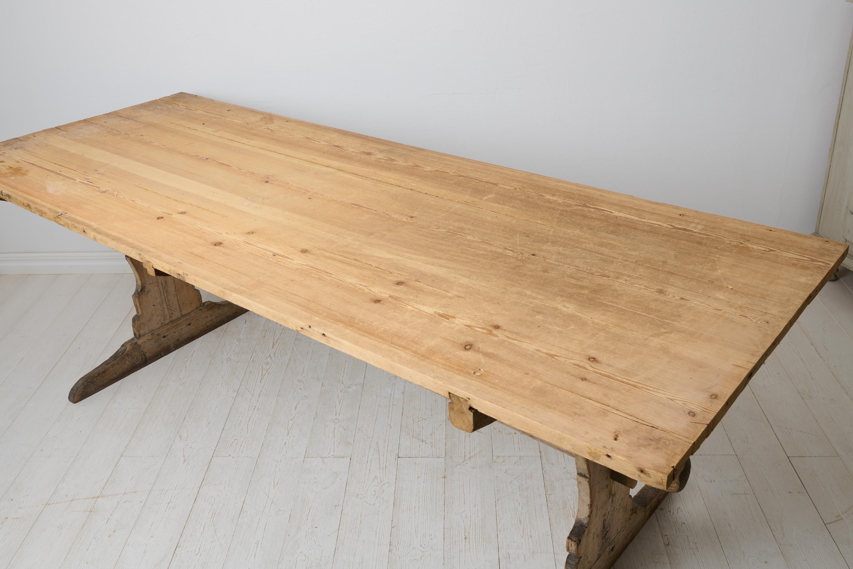 Grande table de salle à manger suédoise ancienne et authentique en pin, état d'origine en vente 1