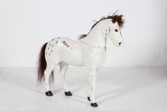 Grande cavallo svedese d'epoca in legno intagliato con verniciatura bianca, fine del XIX secolo