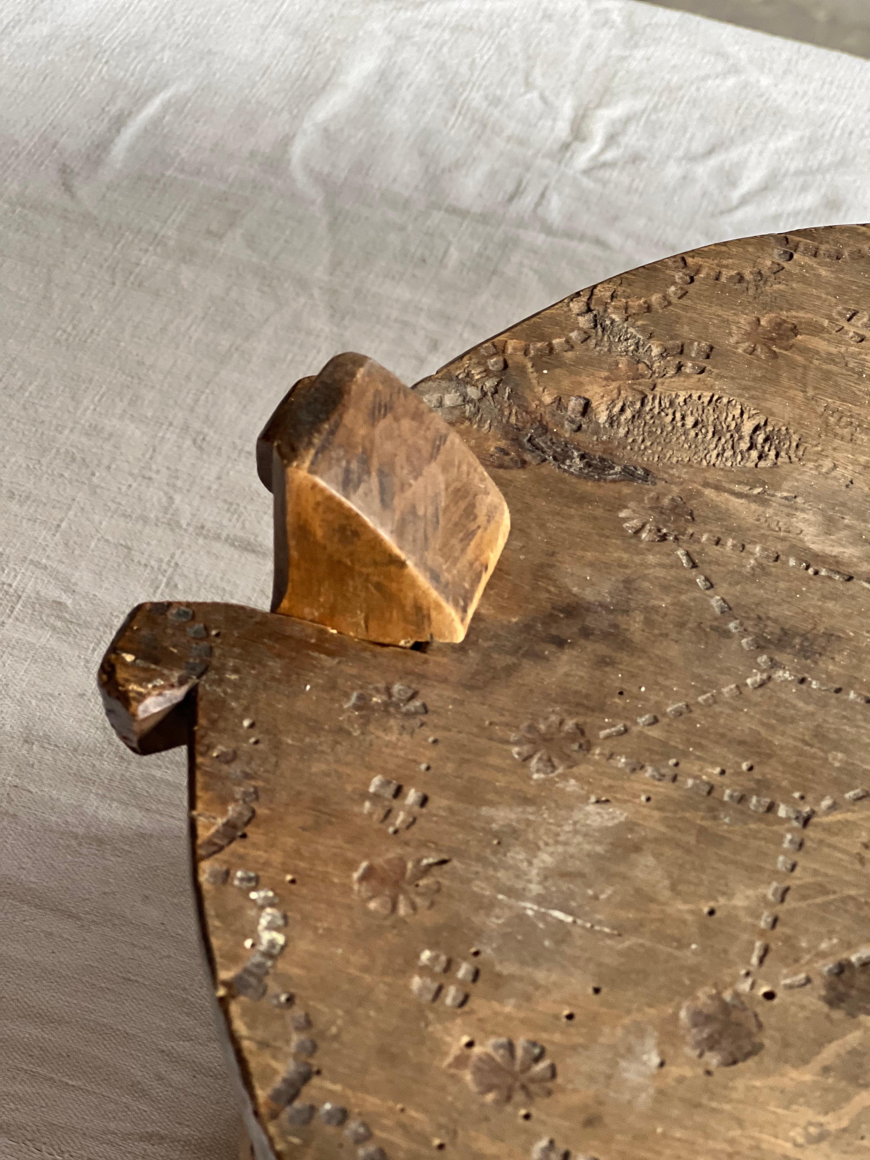 Antigua caja sueca grande de madera para guardar cosas 1800 Artesanía popular hecha a mano Arte popular en venta