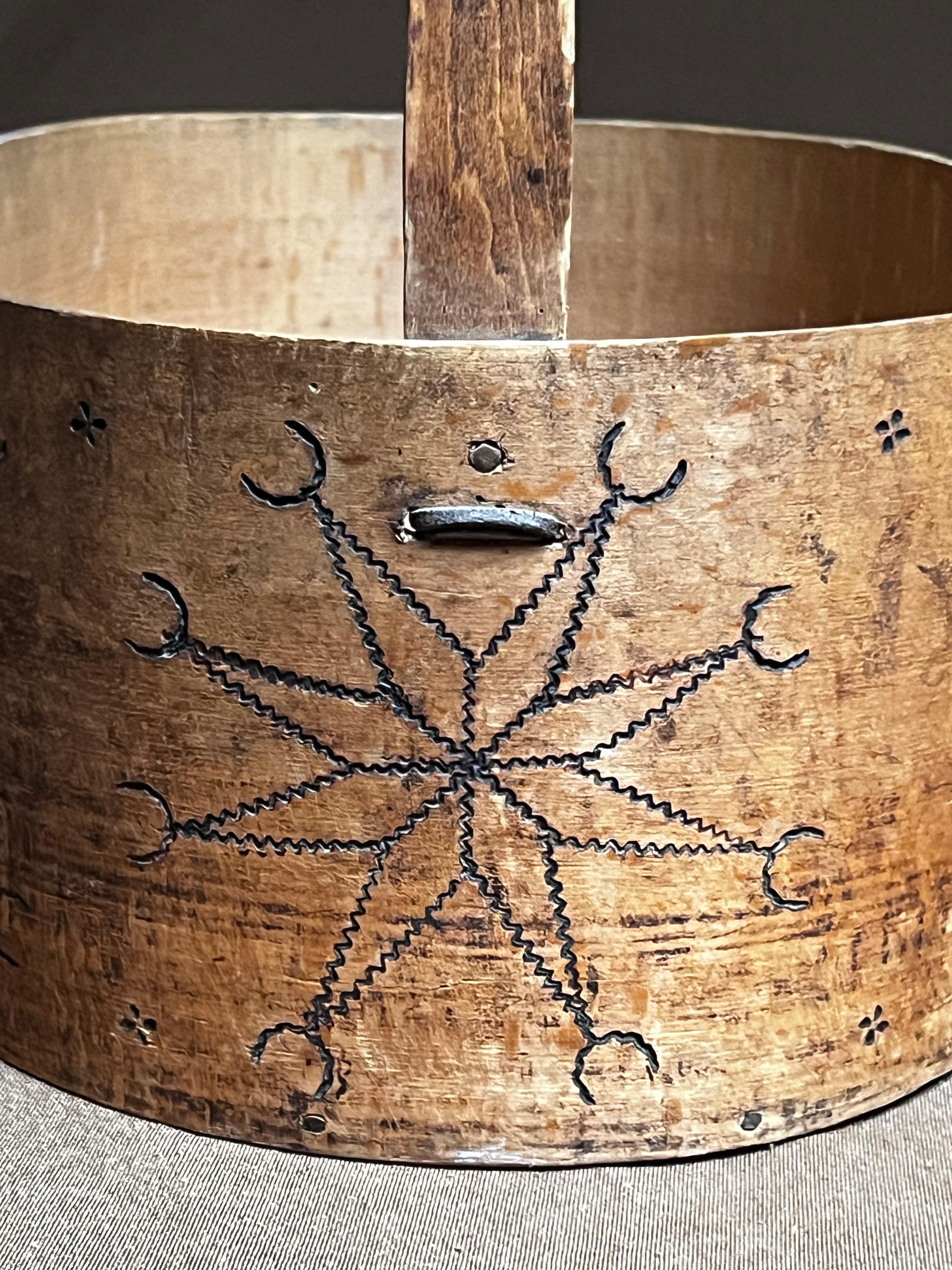 Antigua caja sueca grande de madera 1802 Artesanía popular hecha a mano en venta 7