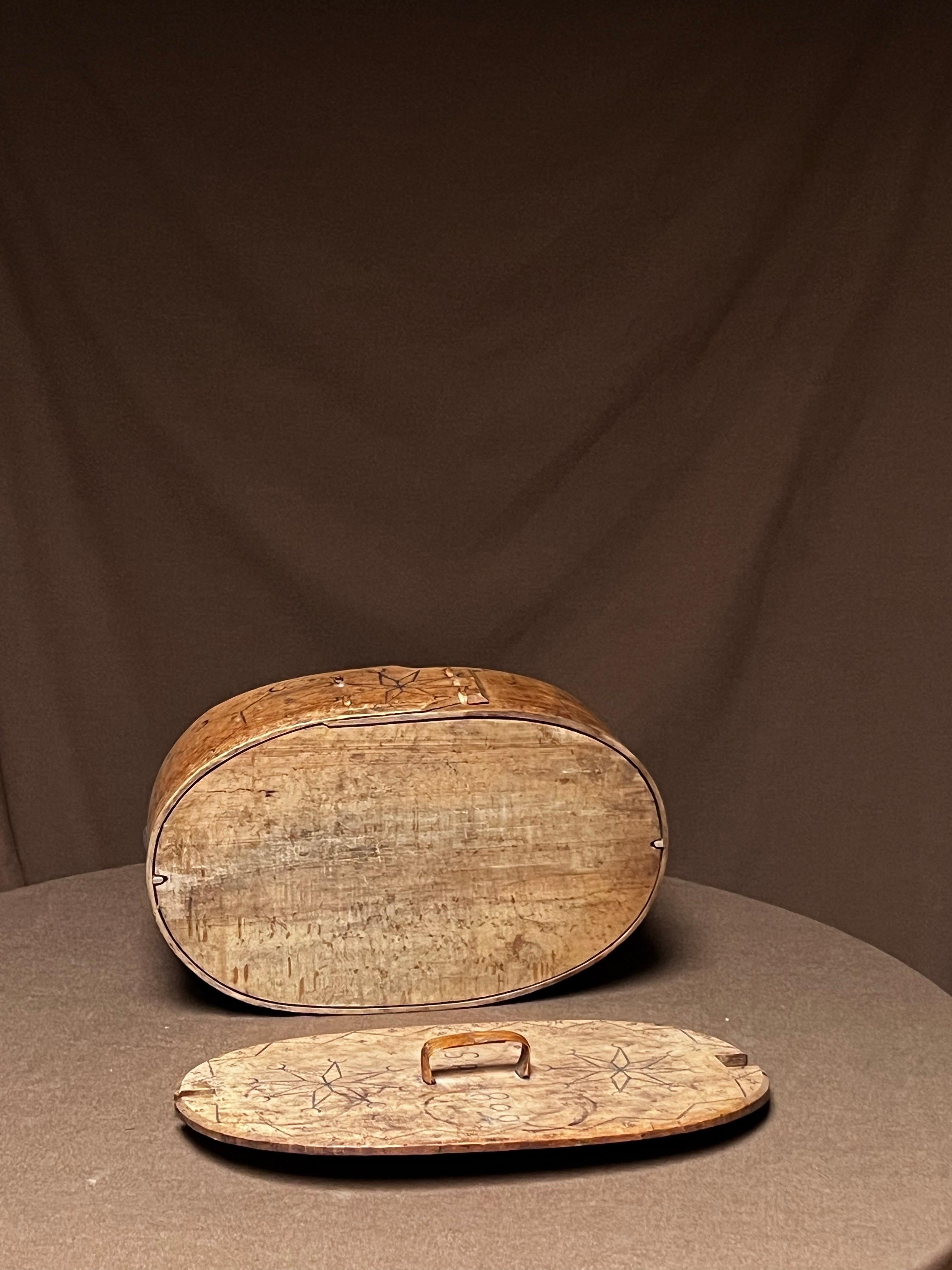 Antigua caja sueca grande de madera 1802 Artesanía popular hecha a mano en venta 1