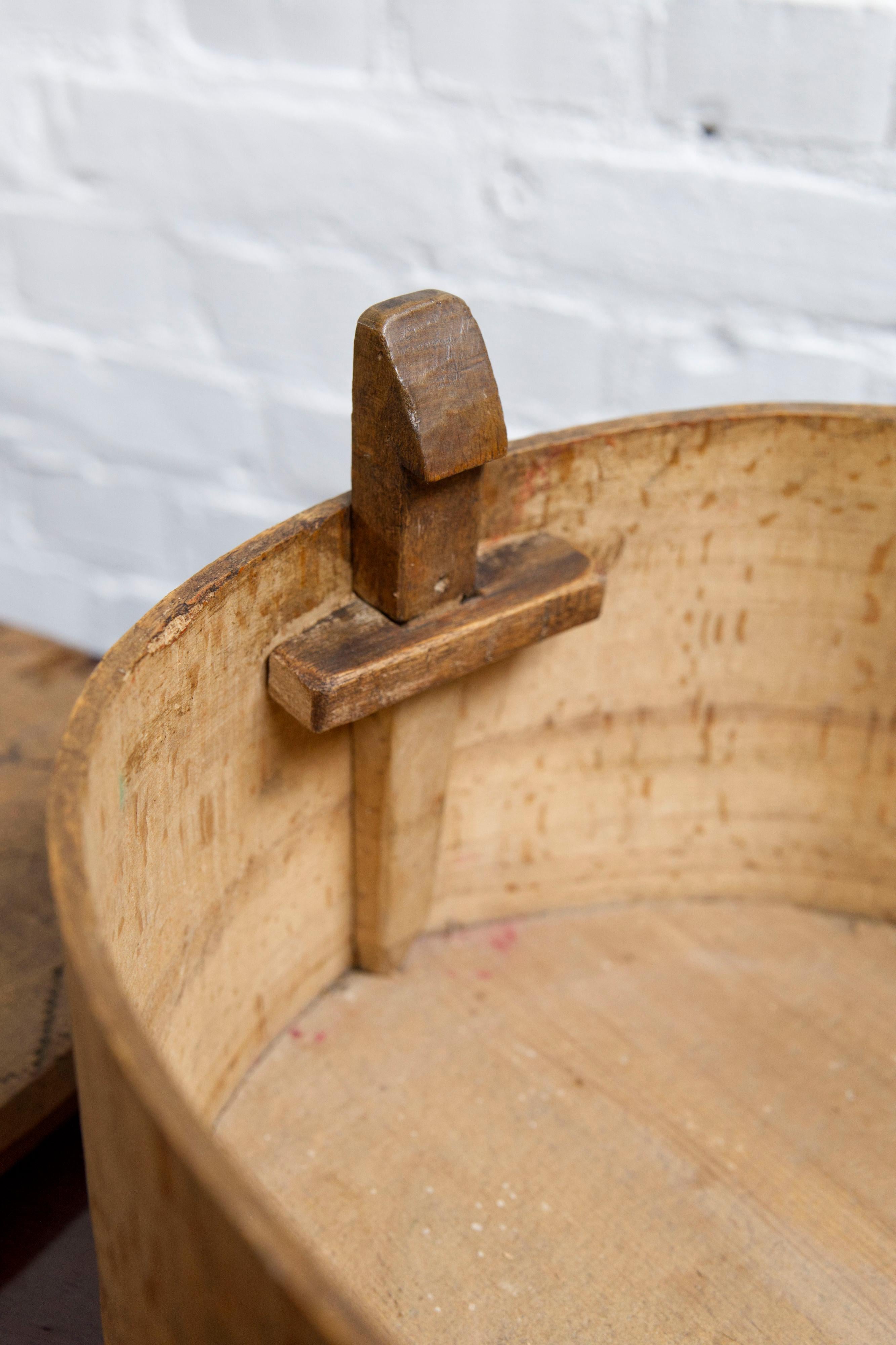 Antique Swedish Large Wooden 'svepask' storage box, 1851, Handmade Folk Craft en venta 4