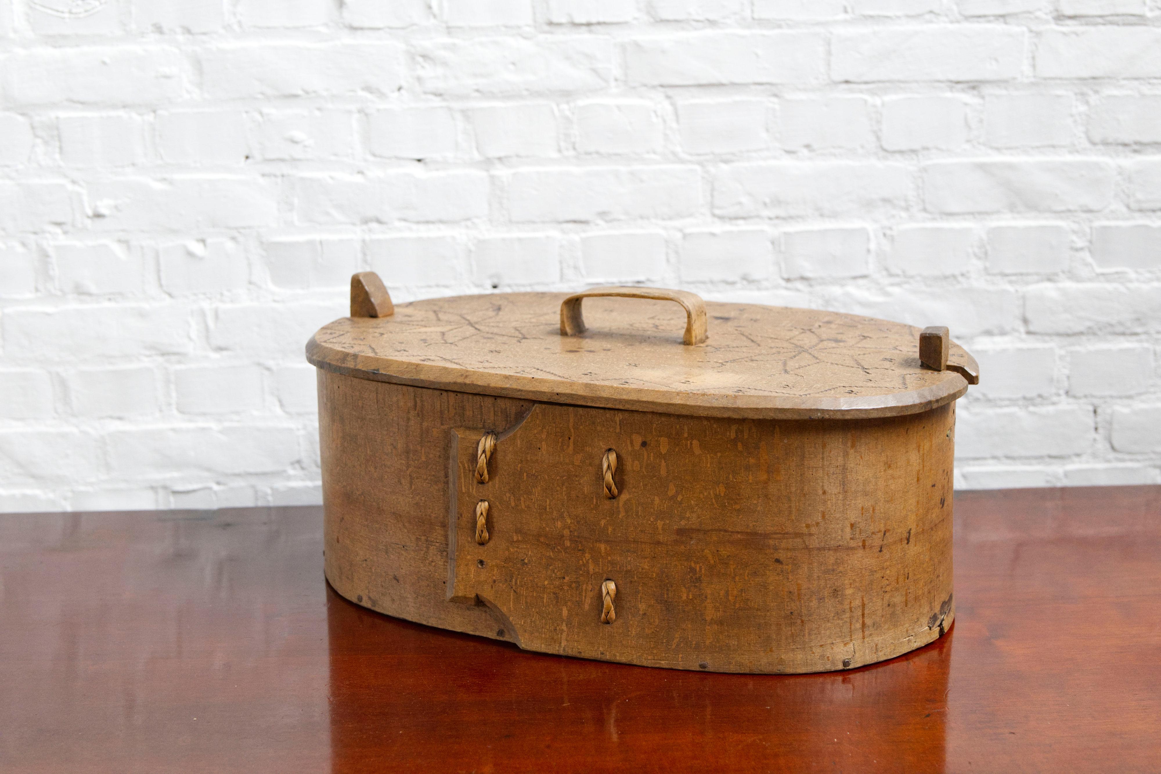 Antique Swedish Large Wooden 'svepask' storage box, 1851, Handmade Folk Craft en venta 10