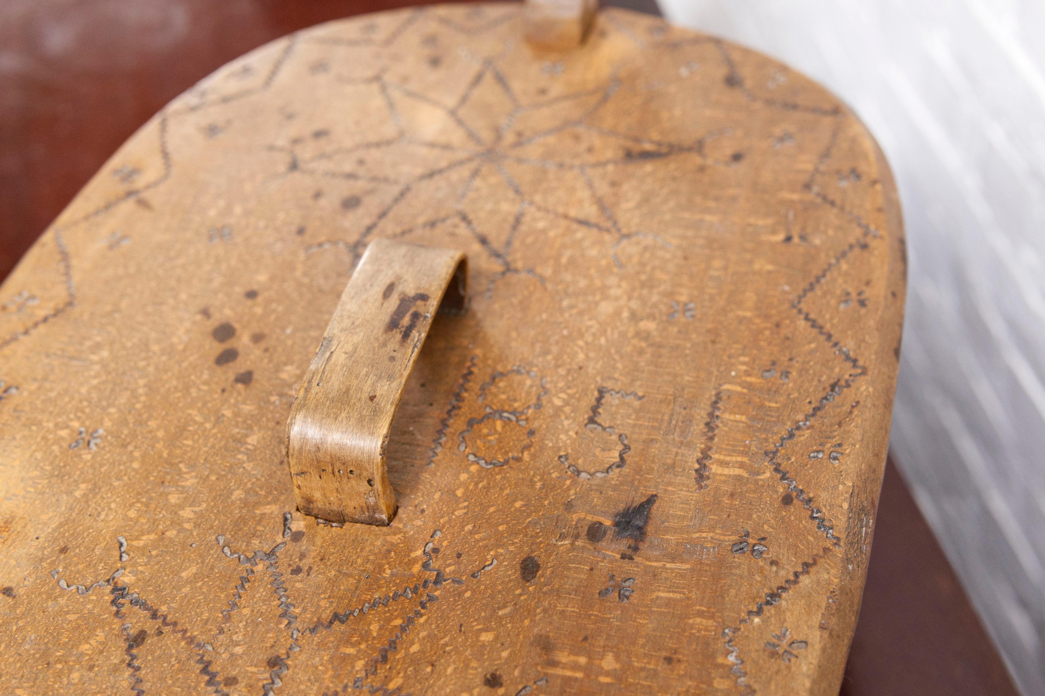 Antique Swedish Large Wooden 'svepask' storage box, 1851, Handmade Folk Craft Hecho a mano en venta