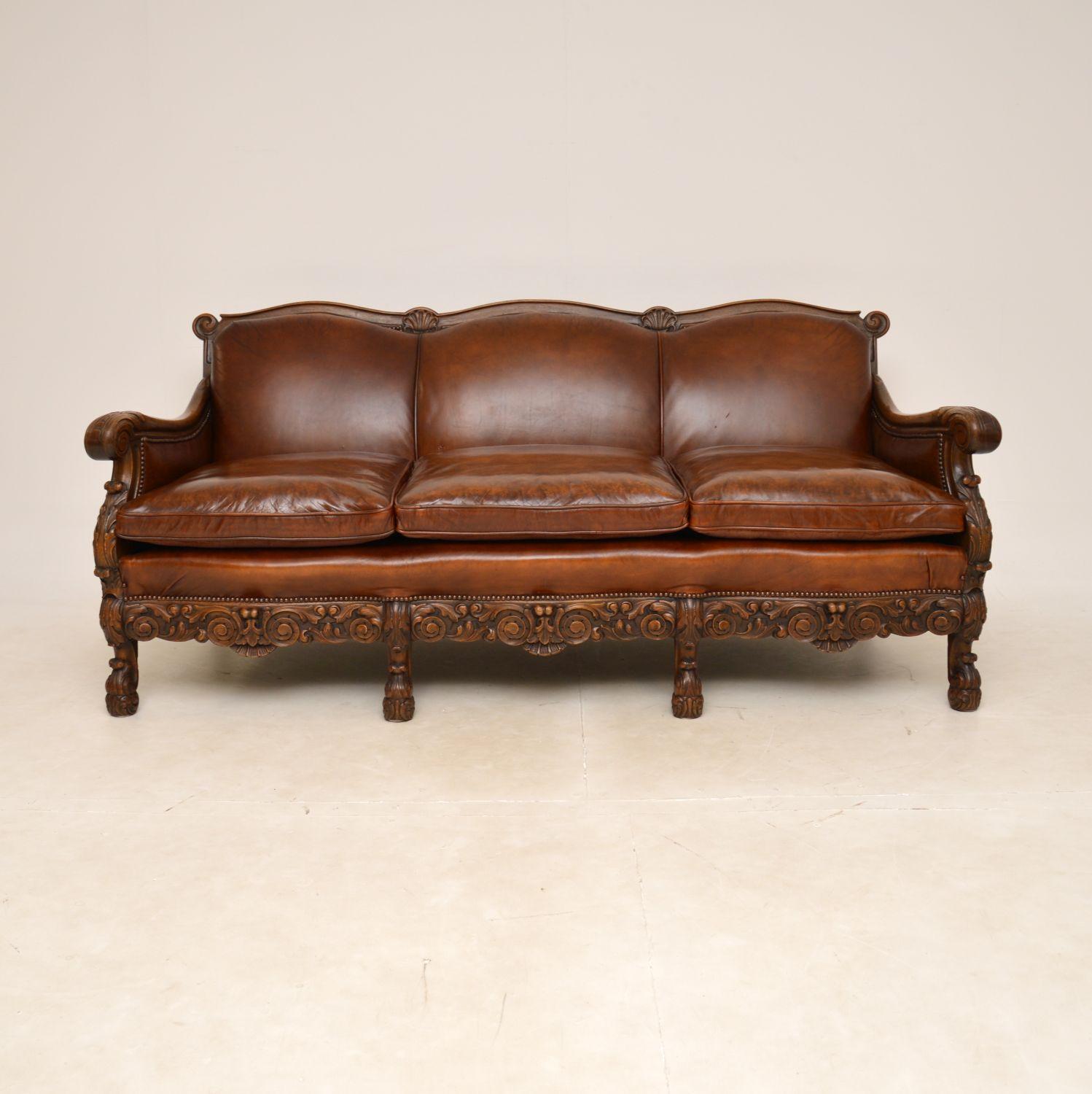 A stunning antique Swedish bergere sofa in leather and carved oak. This was recently imported from Sweden, it dates from around the 1900-1910 period.

The quality is outstanding, the solid oak frame has beautifully intricate and crisp carving