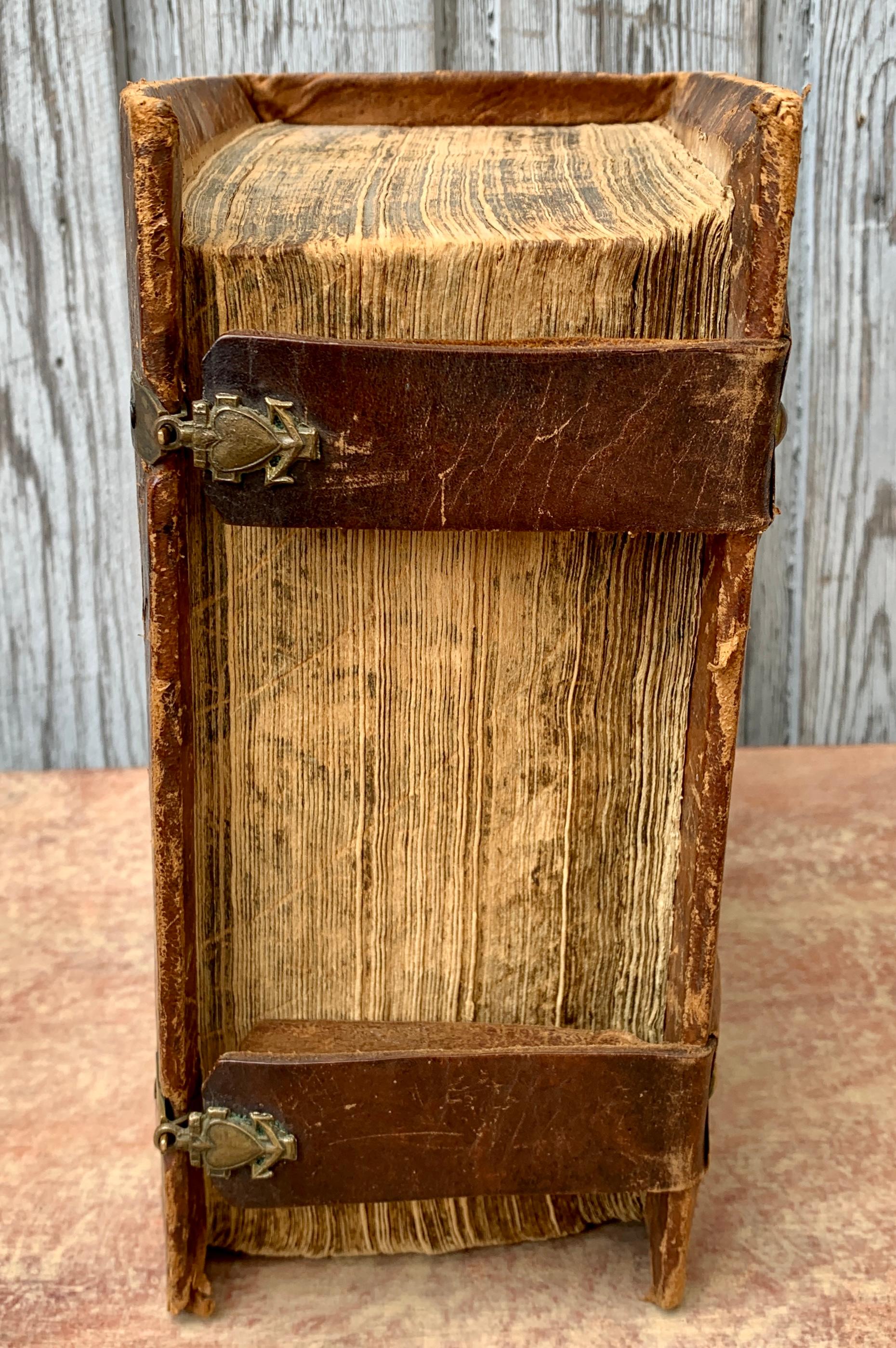 Livre de biblique suédois ancien relié en cuir, 1810 en vente 6
