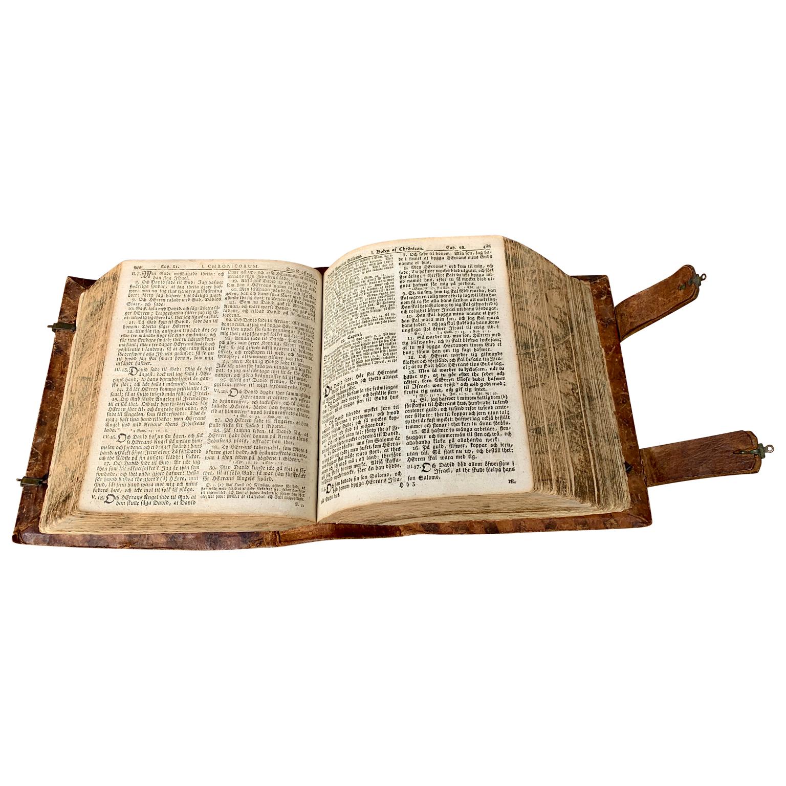 Suédois Livre de biblique suédois ancien relié en cuir, 1810 en vente