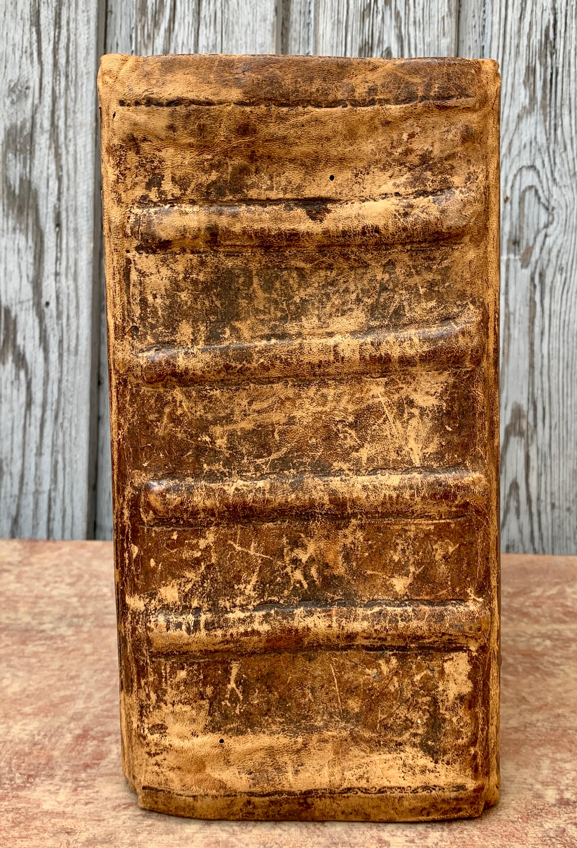 Antikes schwedisches ledergebundenes Bibelbuch, 1810 (Handgefertigt) im Angebot