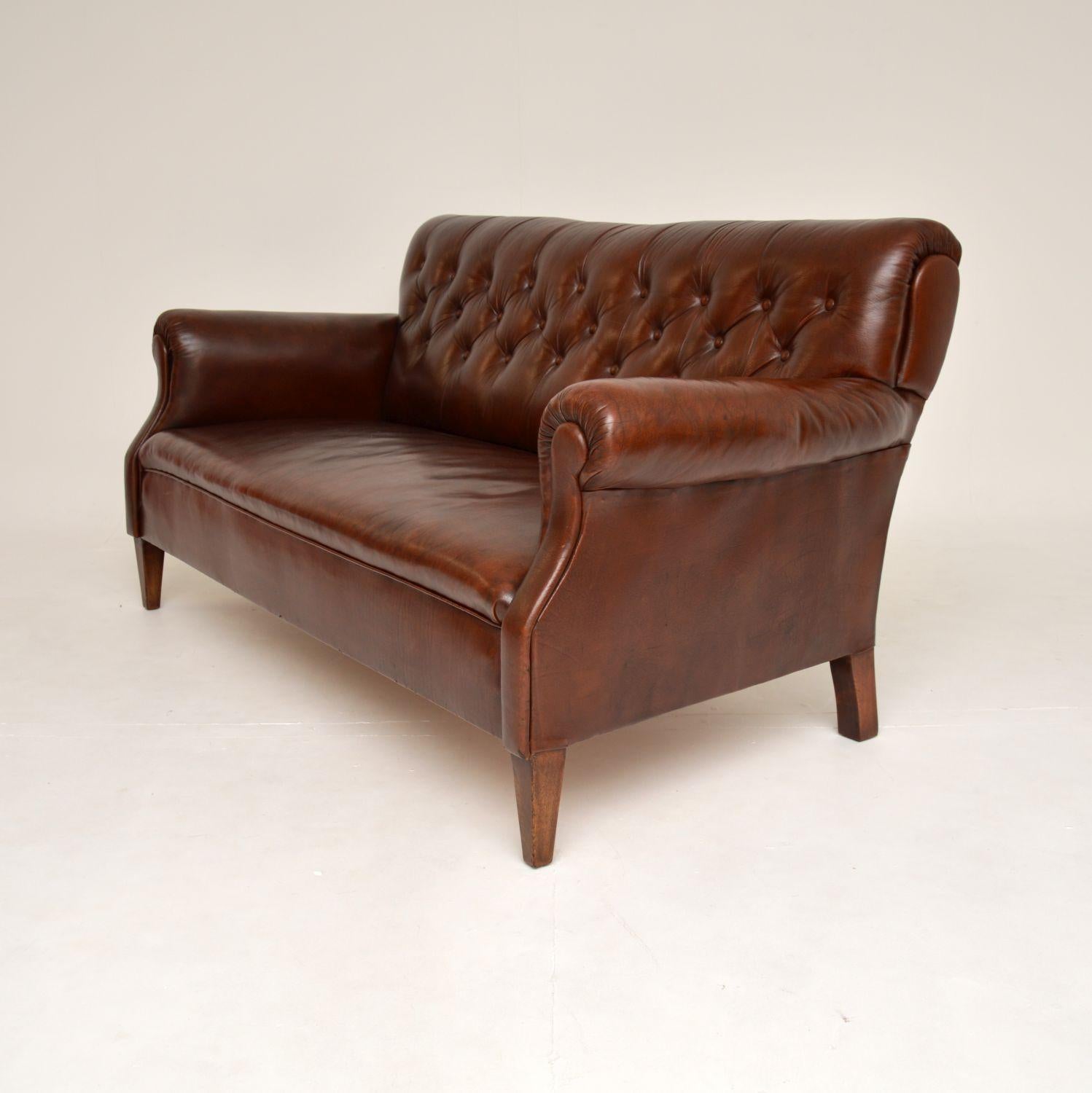 Antique Swedish Leather Sofa In Good Condition In London, GB
