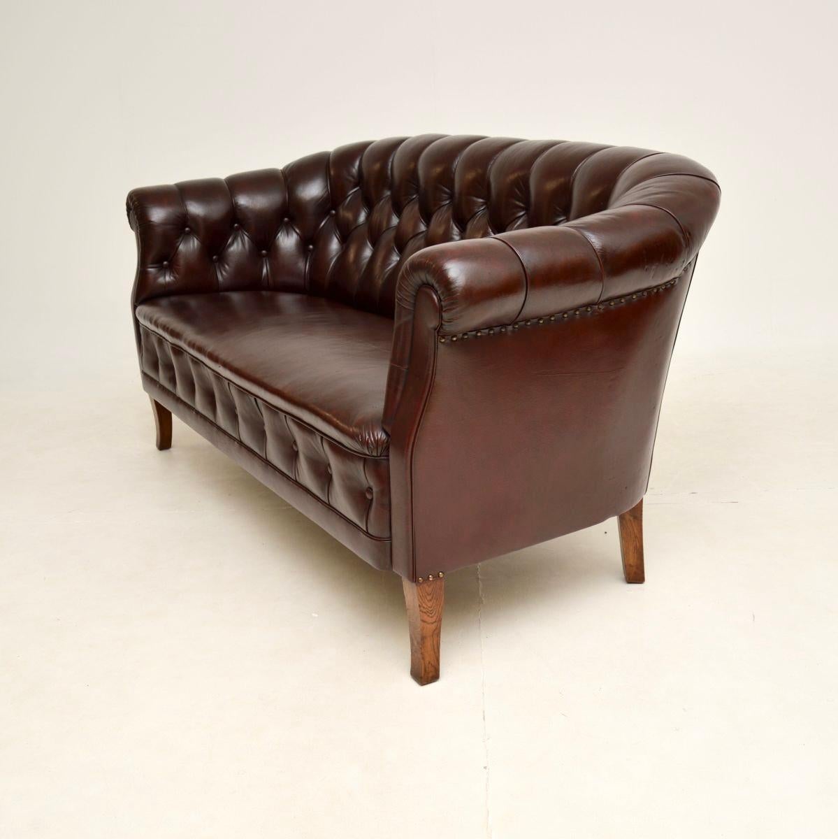 Antique Swedish Leather Sofa In Good Condition For Sale In London, GB