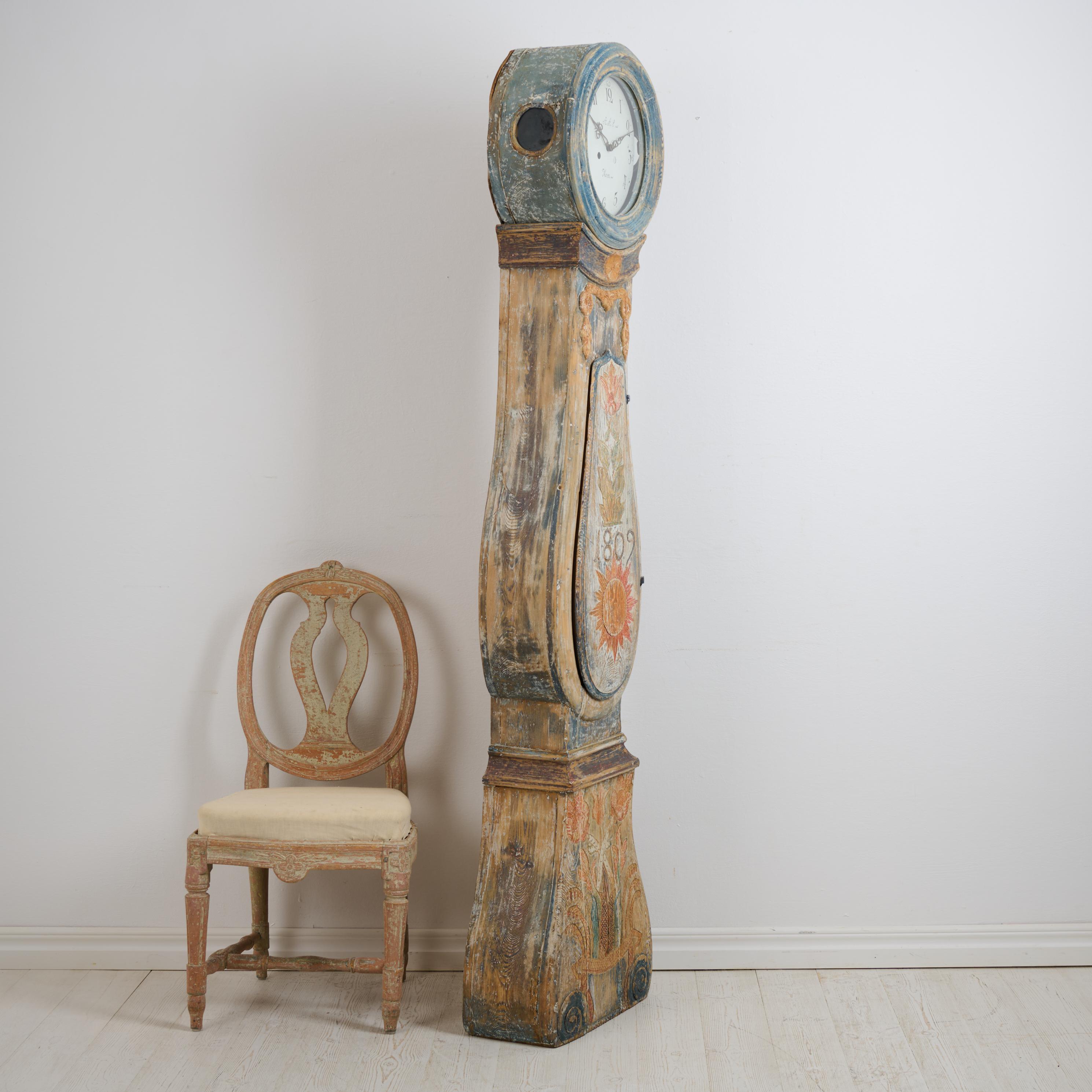 Antique Swedish Long Case Clock Dated 1809, with Very Unusual Decor and Paint In Good Condition For Sale In Kramfors, SE