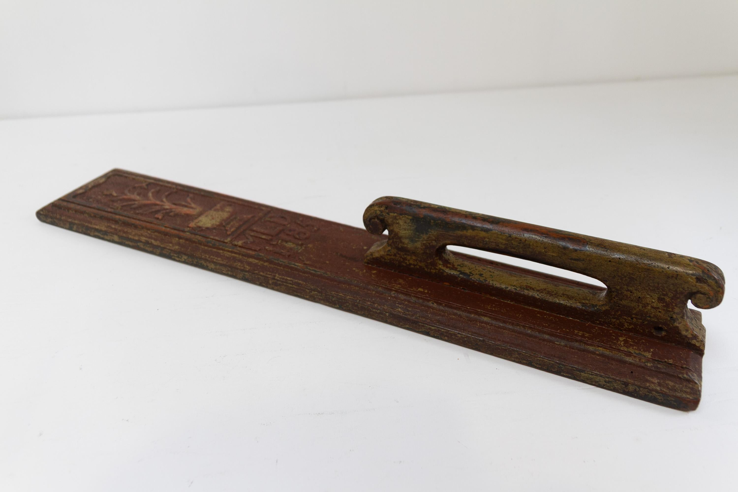 Artisanat Ancien jeton d'amour suédois avec sculptures datant de 1785. en vente