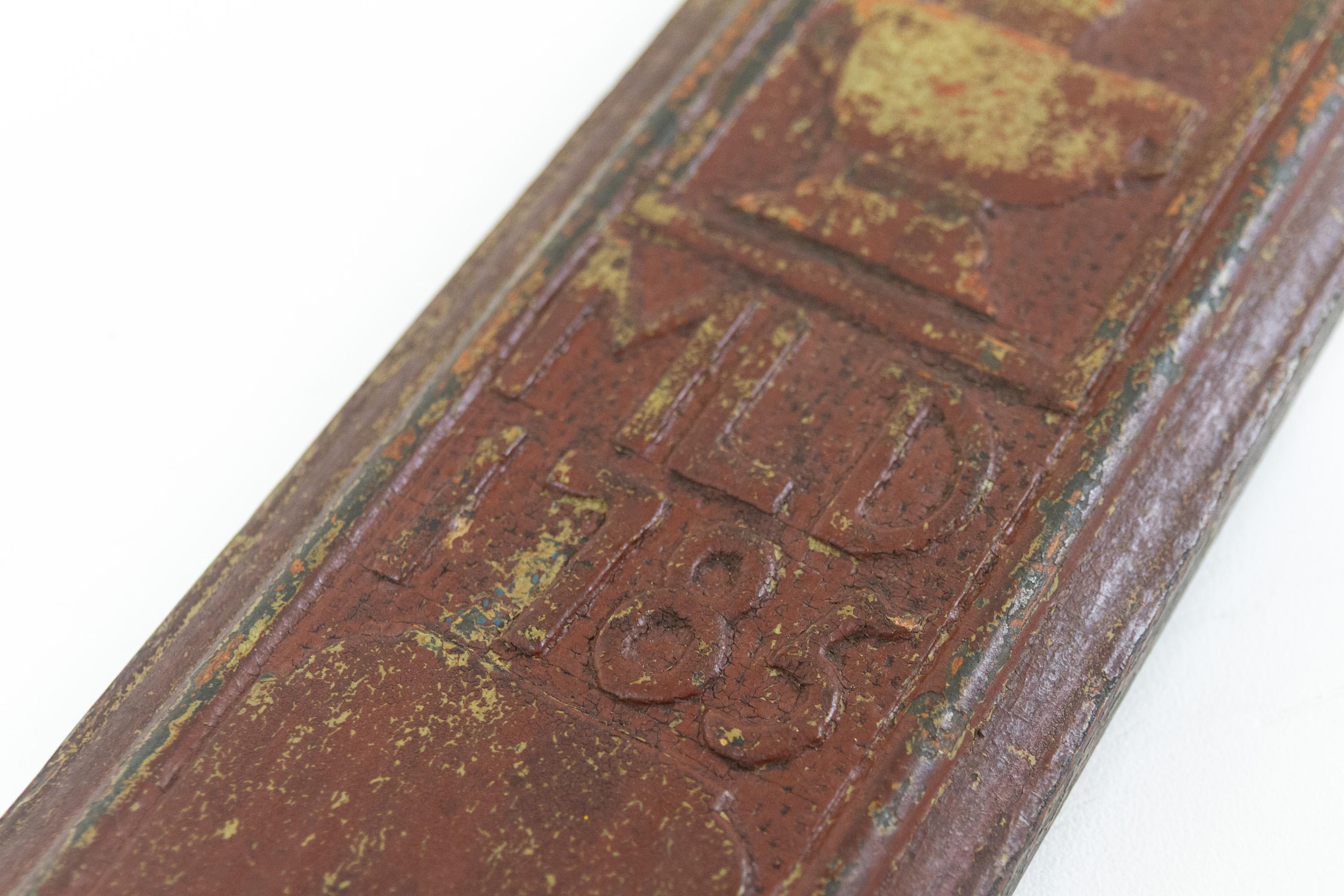 Sculpté à la main Ancien jeton d'amour suédois avec sculptures datant de 1785. en vente