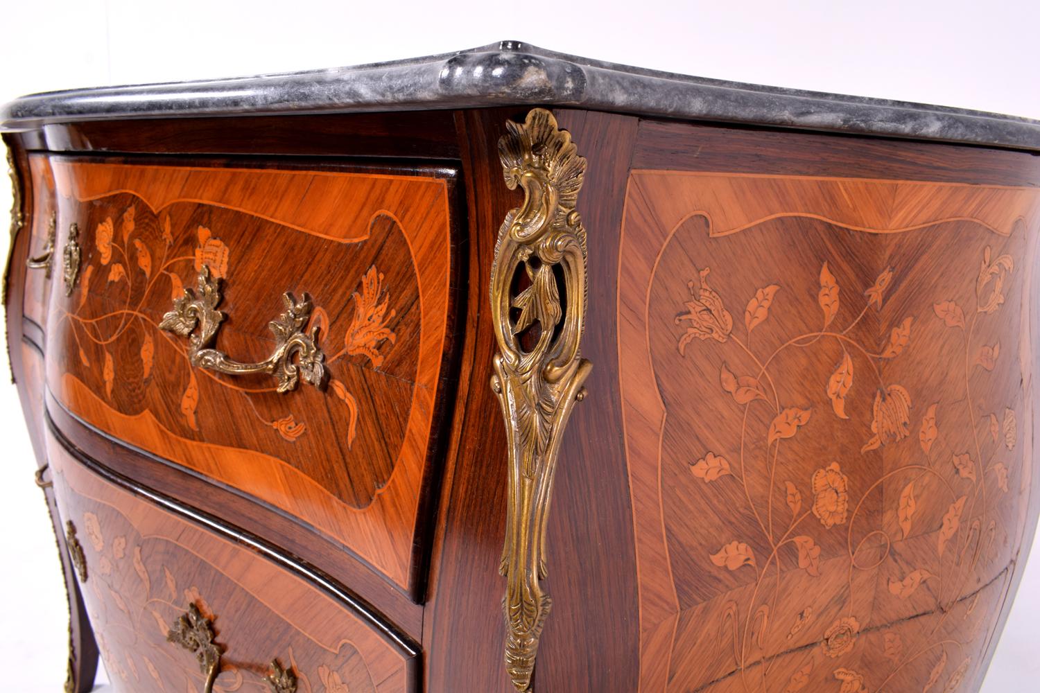 Antique Swedish Marble Bombe Commode Chest of Drawers Louis XV Style In Good Condition In Lisboa, Lisboa