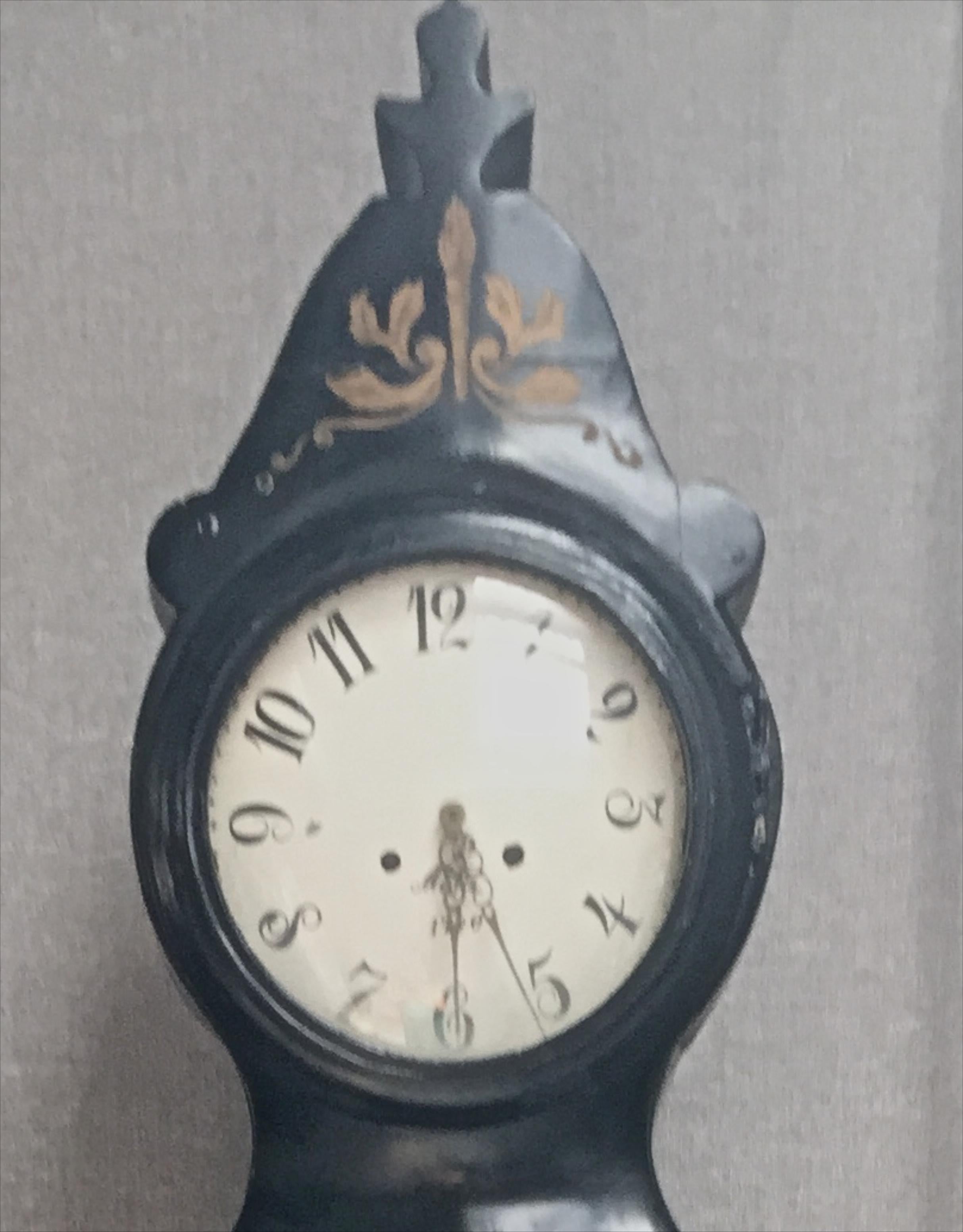 Antique Swedish mora clock from early 1800s in original black paint with hand painted gold designs and pretty crown and clean face. Measure: 205cm approximate.

The clock body paint has the usual distressing/cracking and wood movement found in