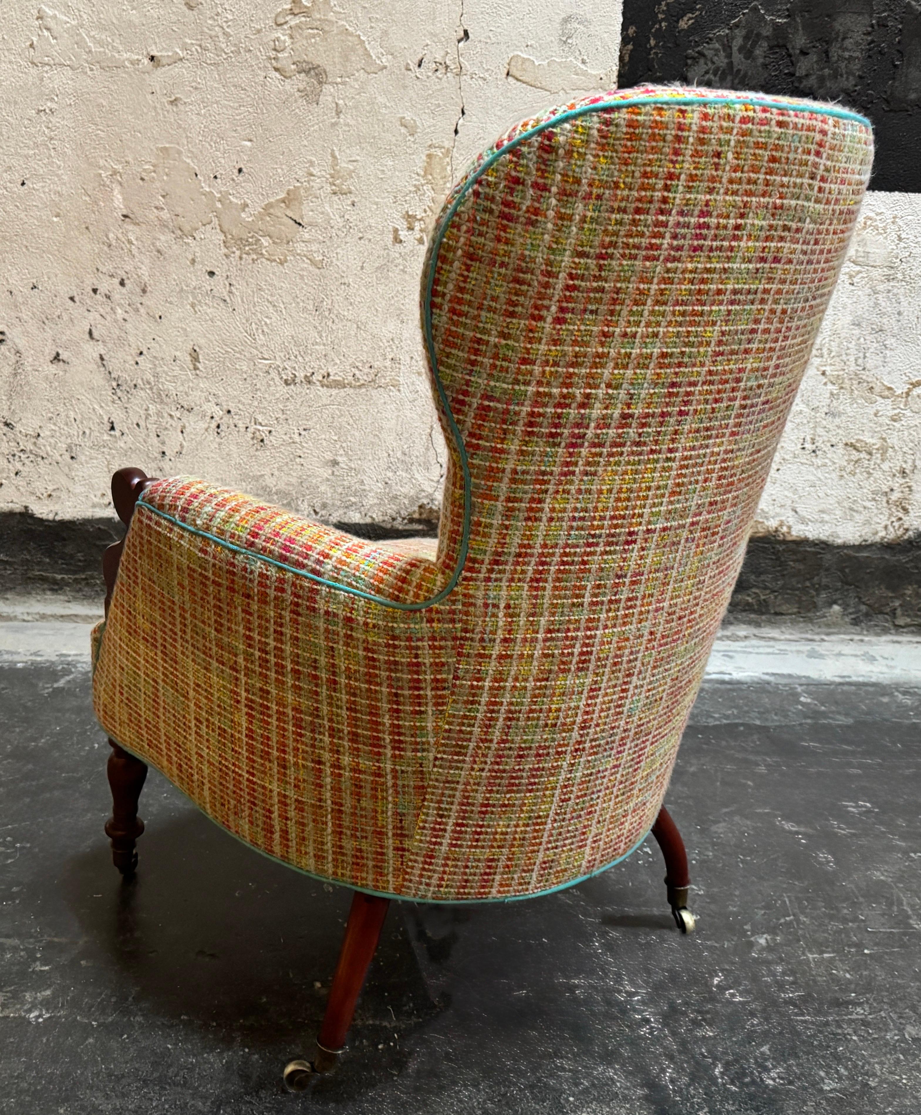 20ième siècle Ancienne chaise nationale suédoise de l'époque romantique - Entièrement restaurée en vente