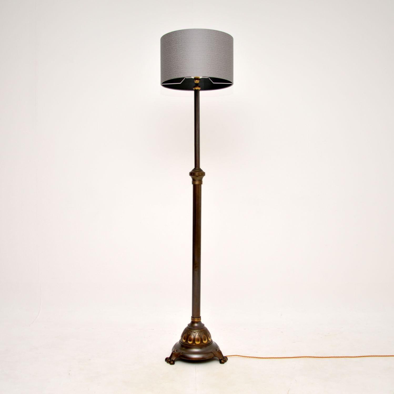 A fantastic antique Swedish neoclassical floor lamp, made from steel and brass. This was recently imported from Sweden, it dates from around the 1890-1910 period.

It is of superb quality, with a very bold and beautiful design. The metal has a