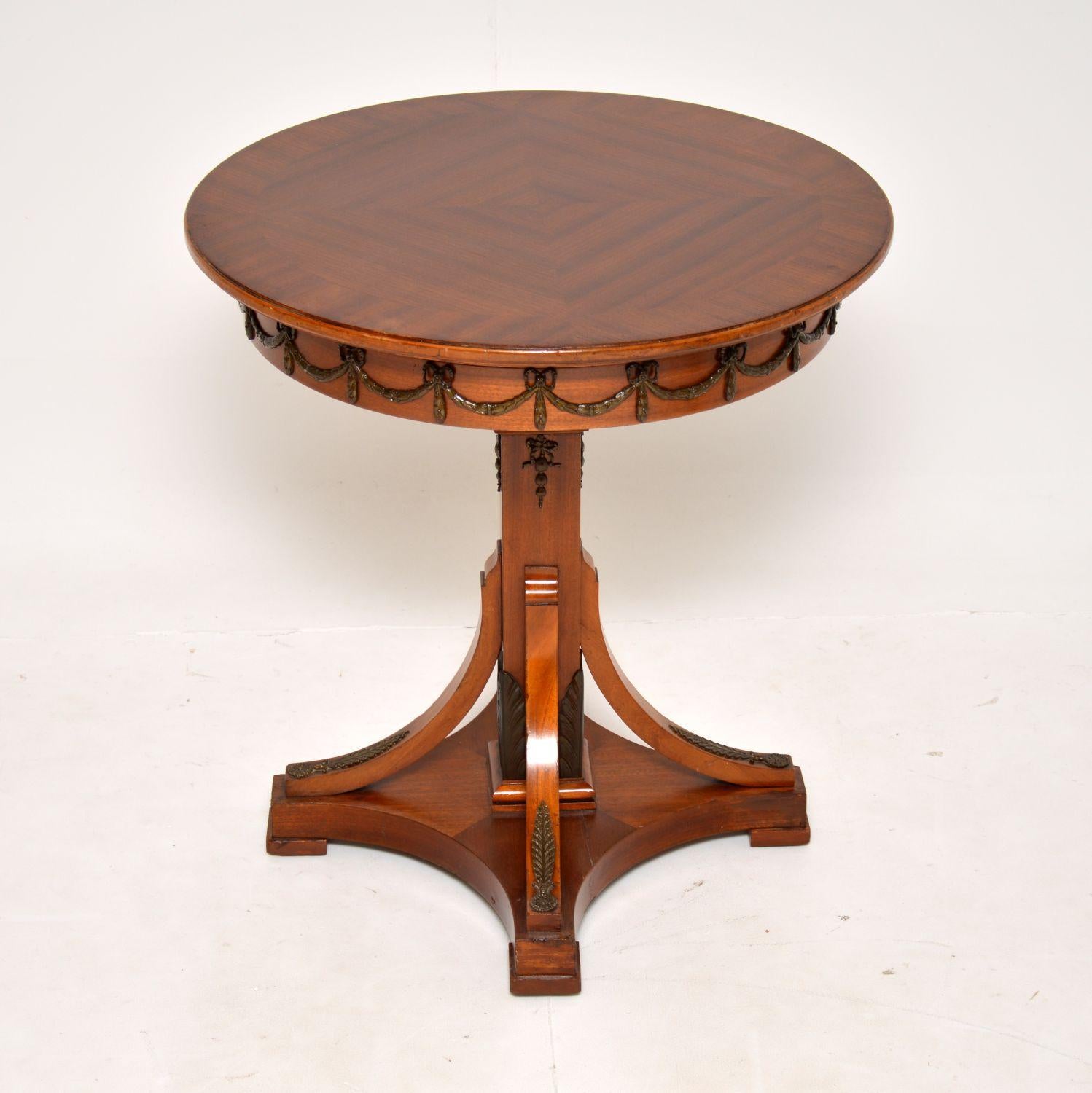 A stunning antique Swedish occasional table. This is in the Biedermeier Empire style, with Neoclassical features, it dates from around the 1890-1910 period.

The quality is fantastic, this is very well made with fine quality bronze mounts