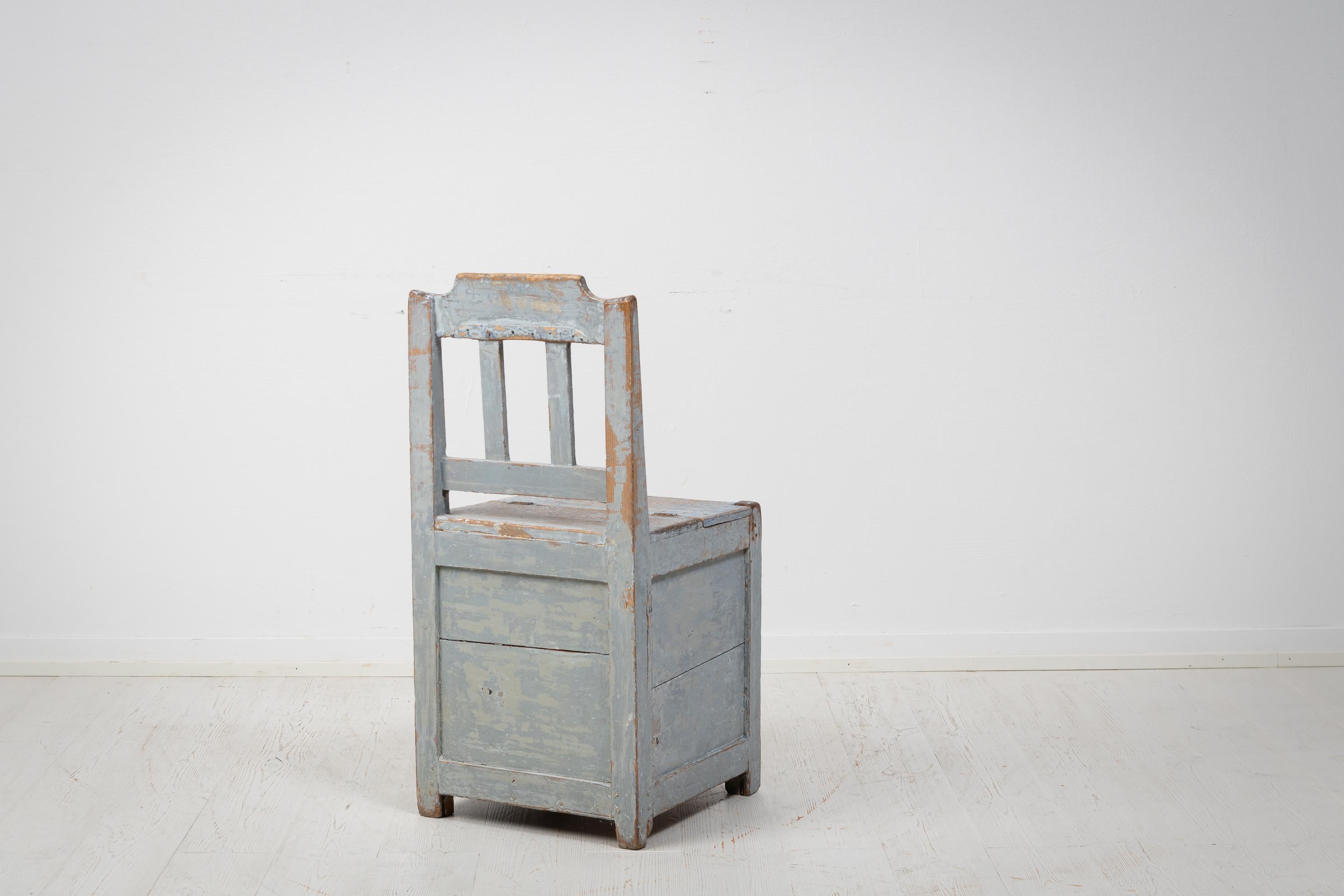 Antique Swedish Original Folk Art Chair (Kiefernholz) im Angebot