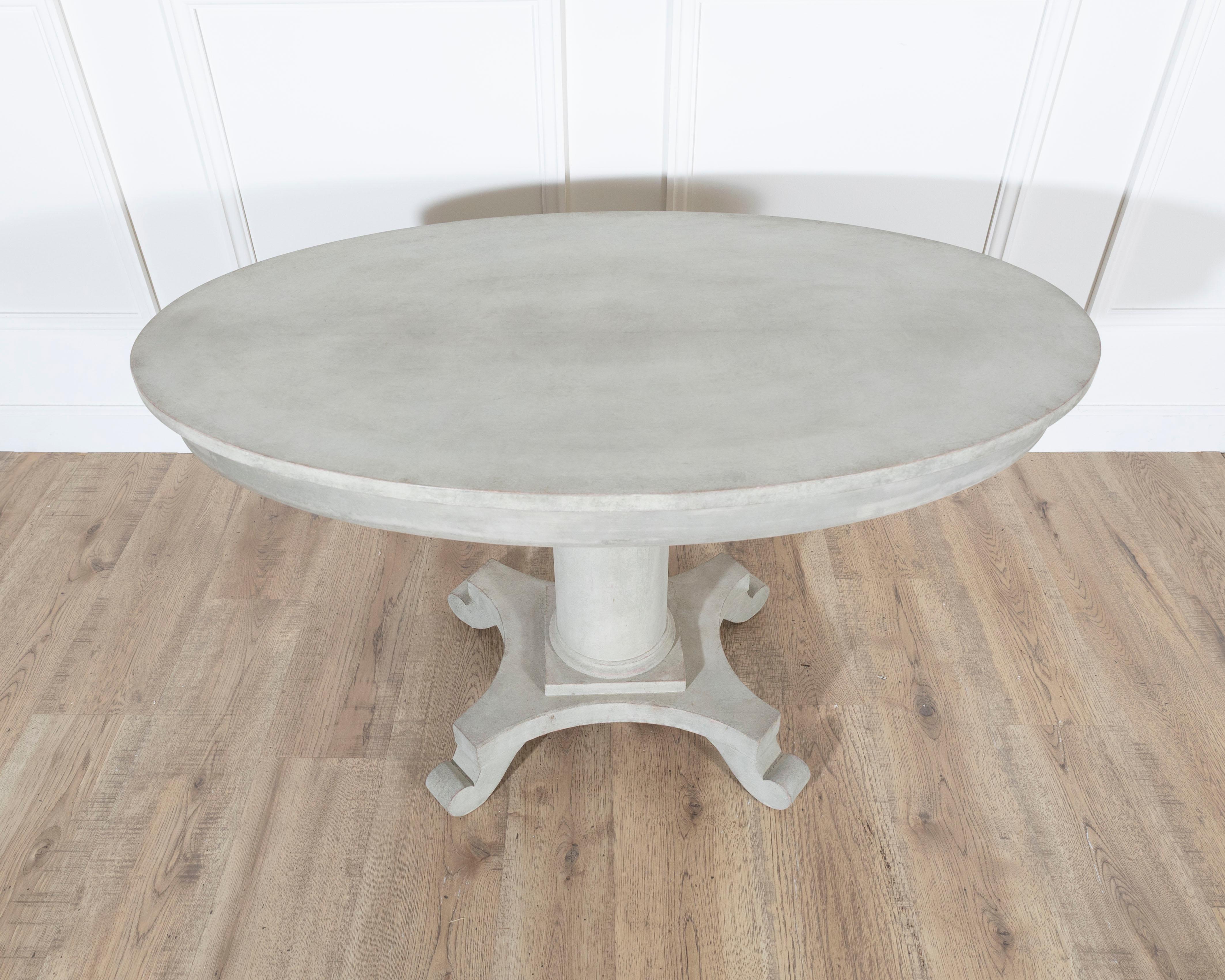 Antique Swedish Oval Painted Center Table, circa 1900–1910 In Good Condition For Sale In Atlanta, GA