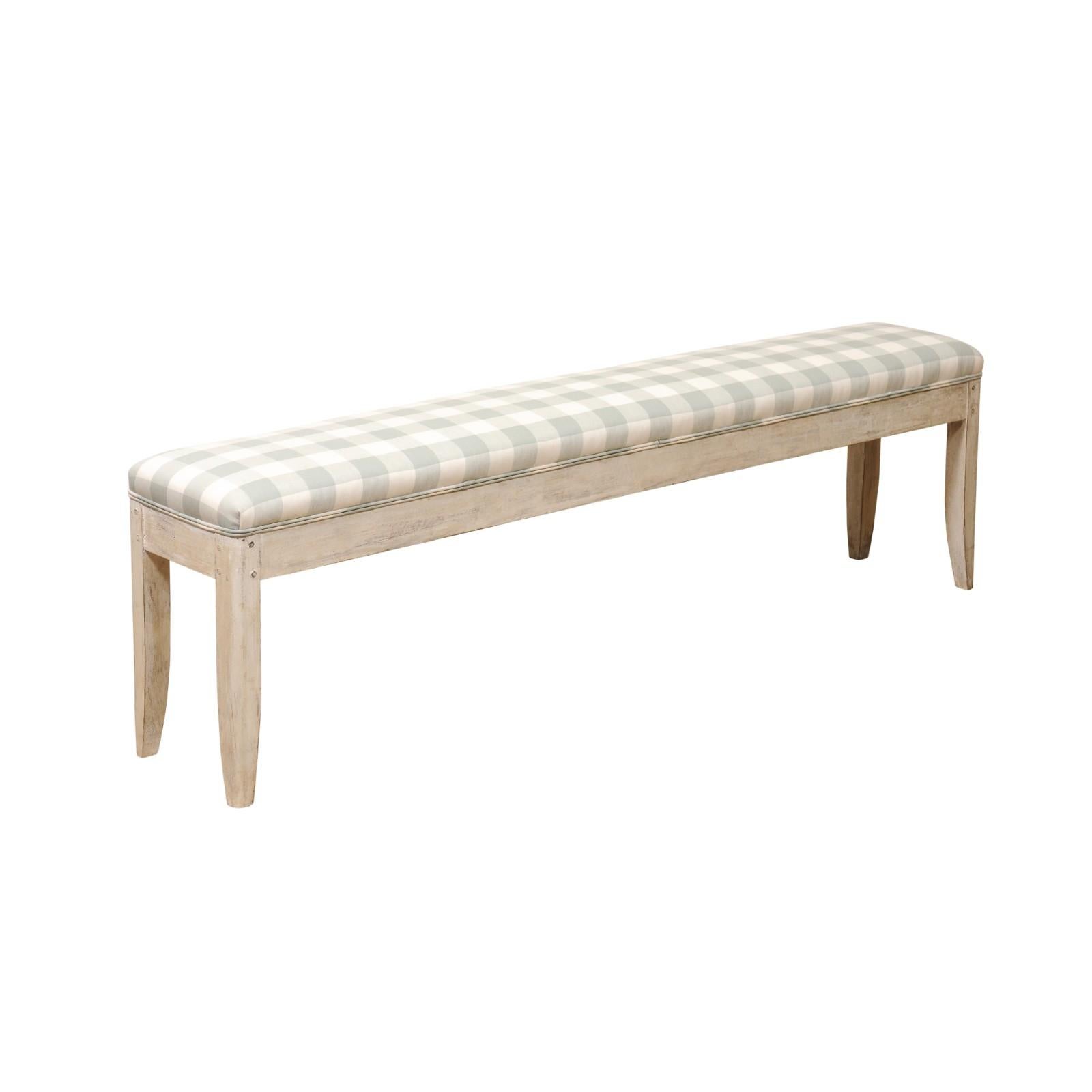 Antica panca lunga svedese dipinta e rivestita di recente in tessuto Chelsea Textiles in vendita 4