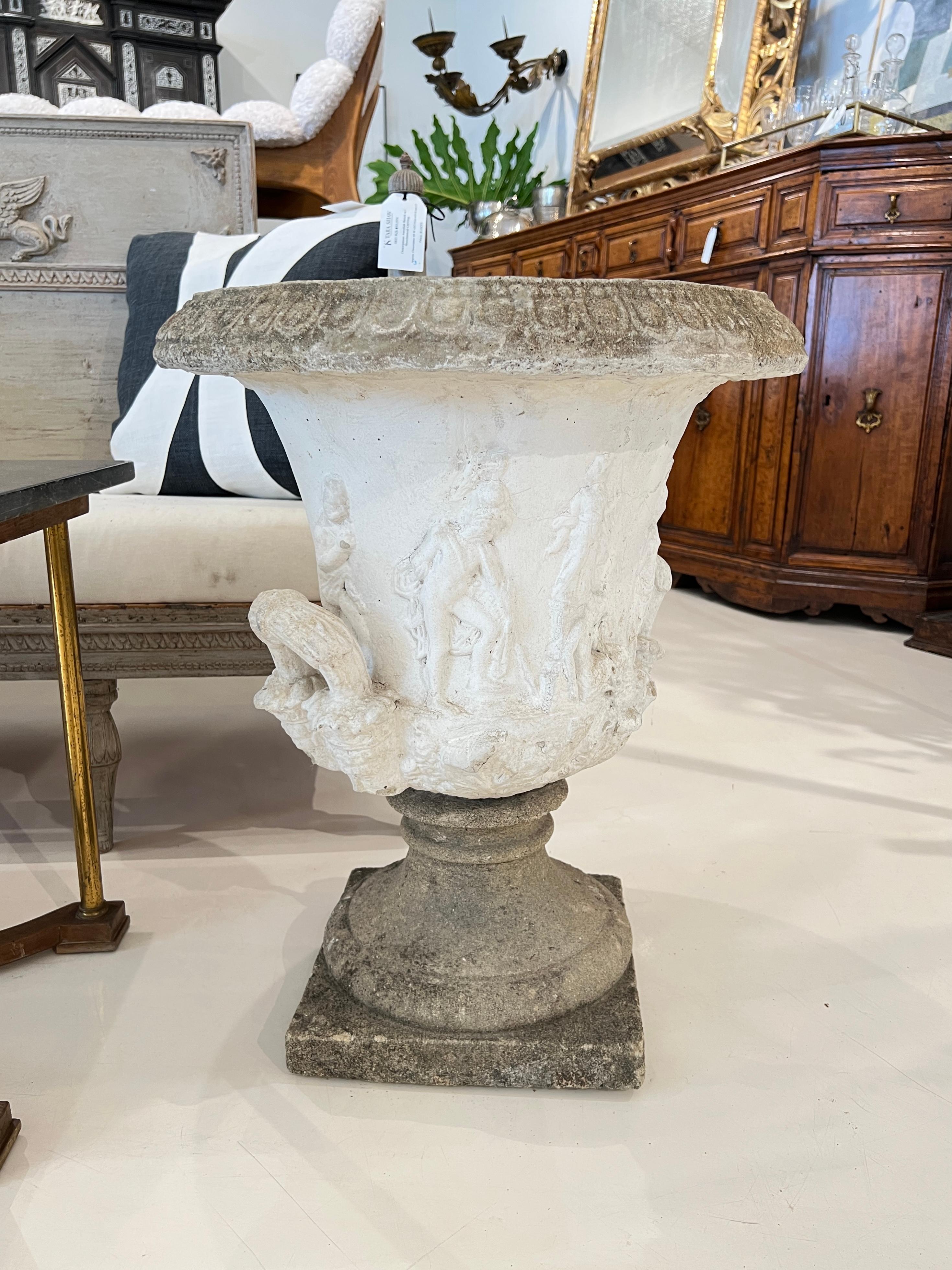 Pareja de Jardineras Suecas Antiguas - según el Jarrón Borghese siglo XIX en venta