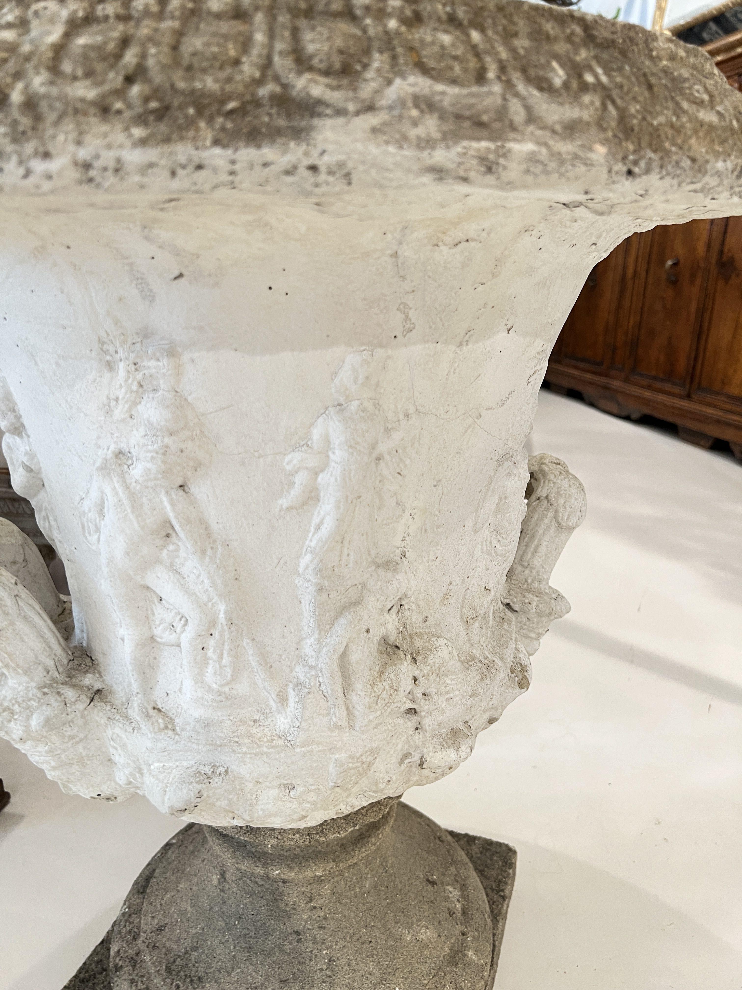 Pareja de Jardineras Suecas Antiguas - según el Jarrón Borghese Concreto en venta