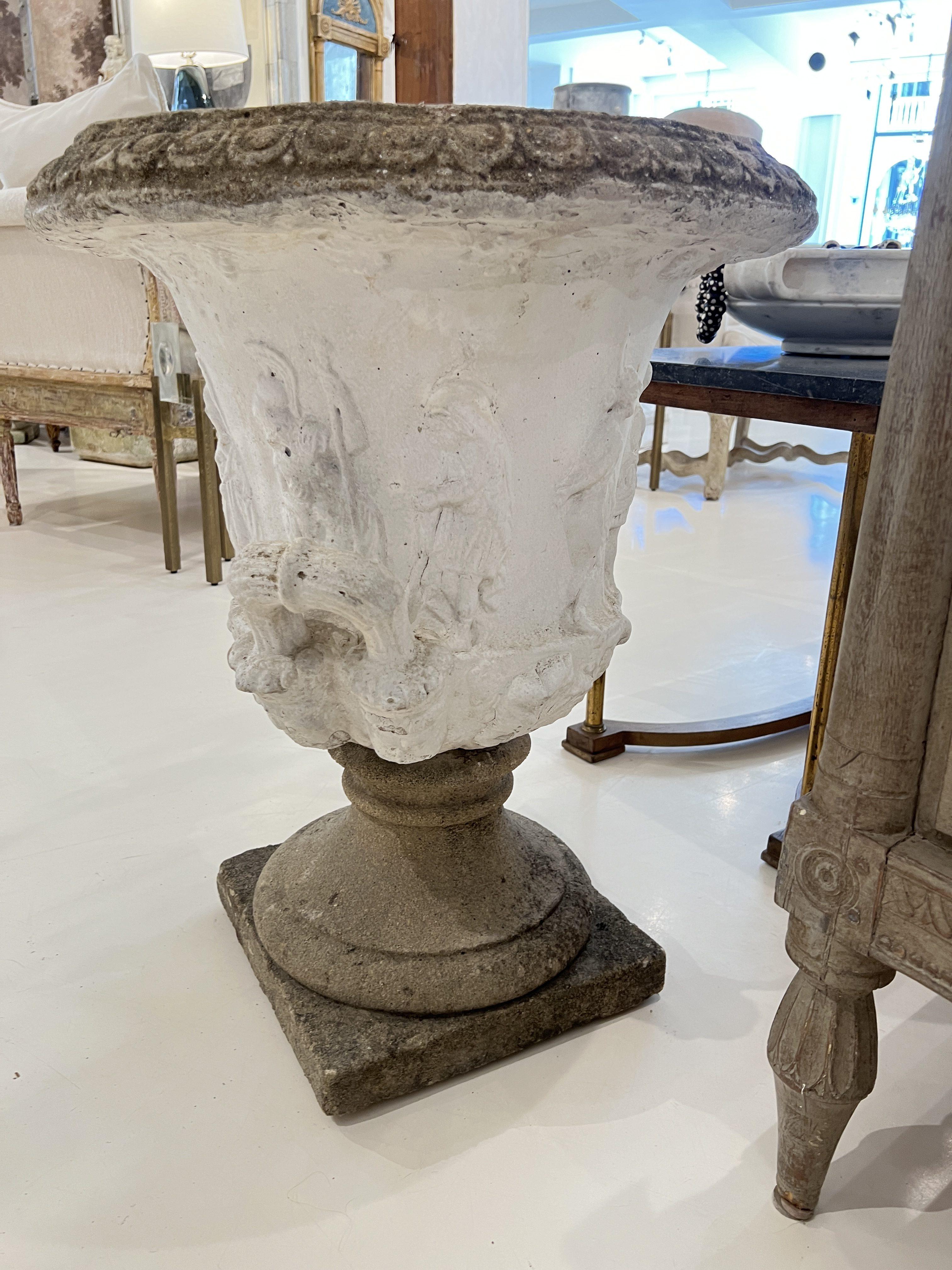 Pareja de Jardineras Suecas Antiguas - según el Jarrón Borghese en venta 1