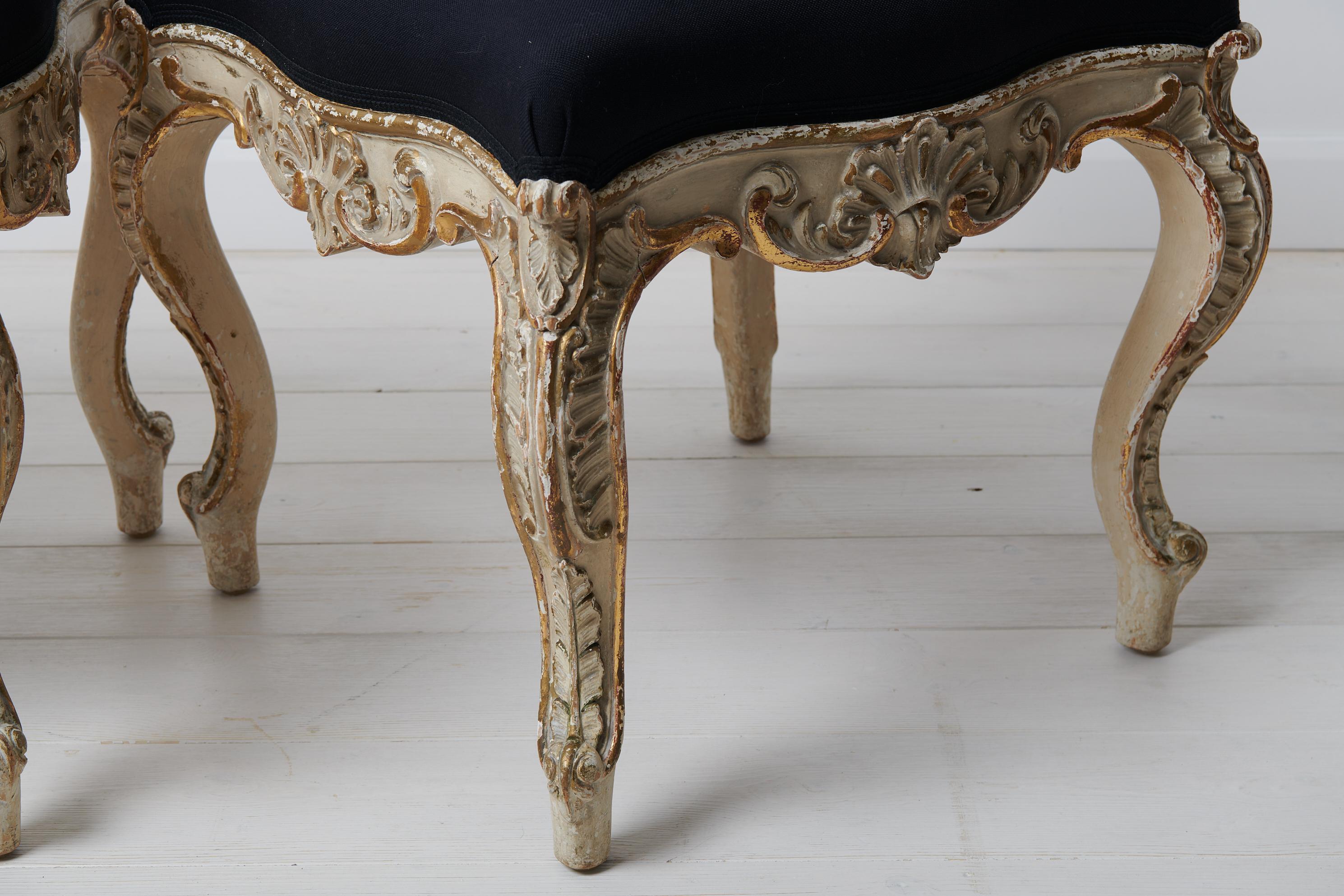 Paire de grands repose-pieds suédois anciens de style rococo Bon état - En vente à Kramfors, SE
