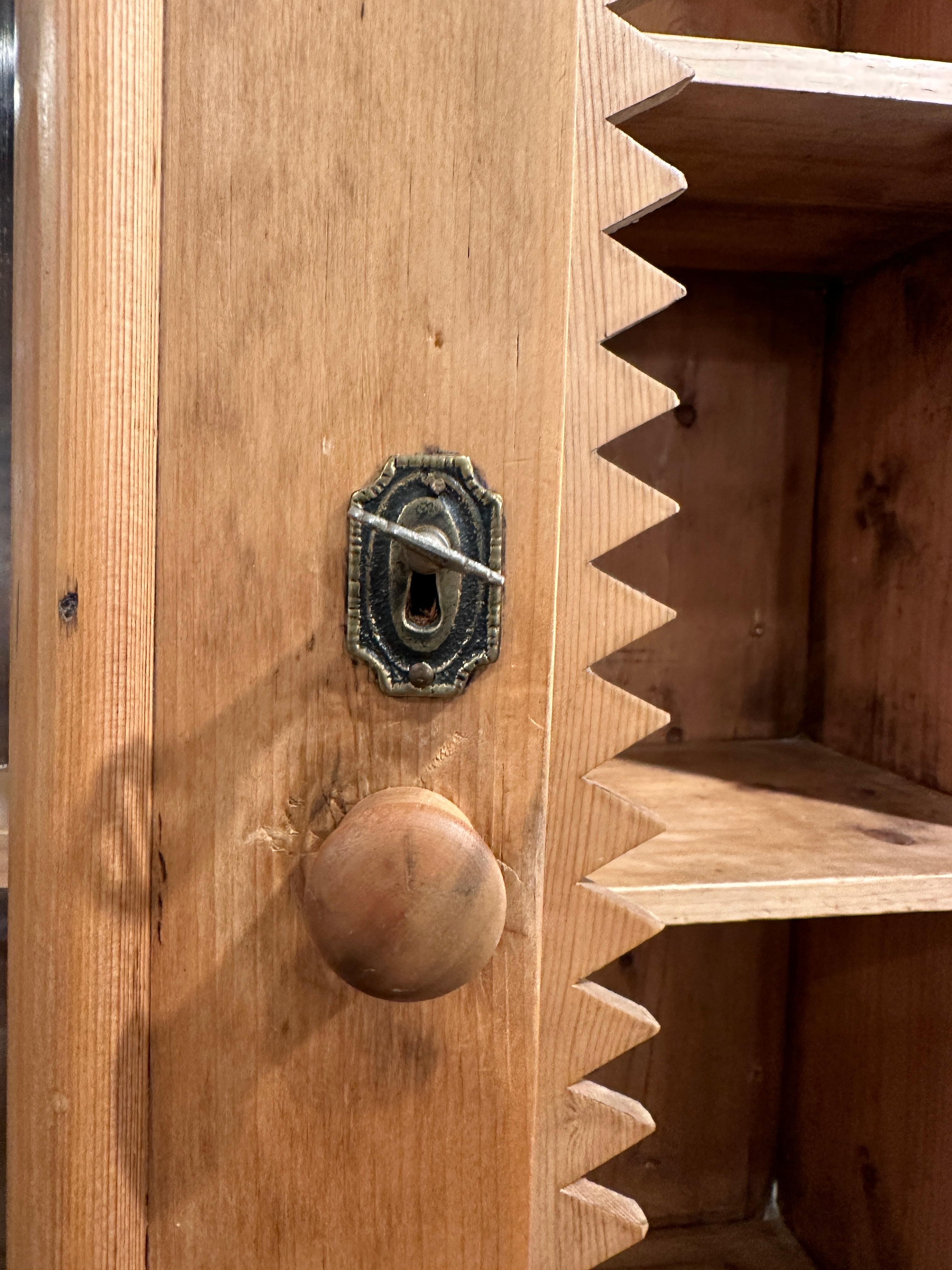 Fait main Antique Swedish Pine Cupboard Cabinet  en vente