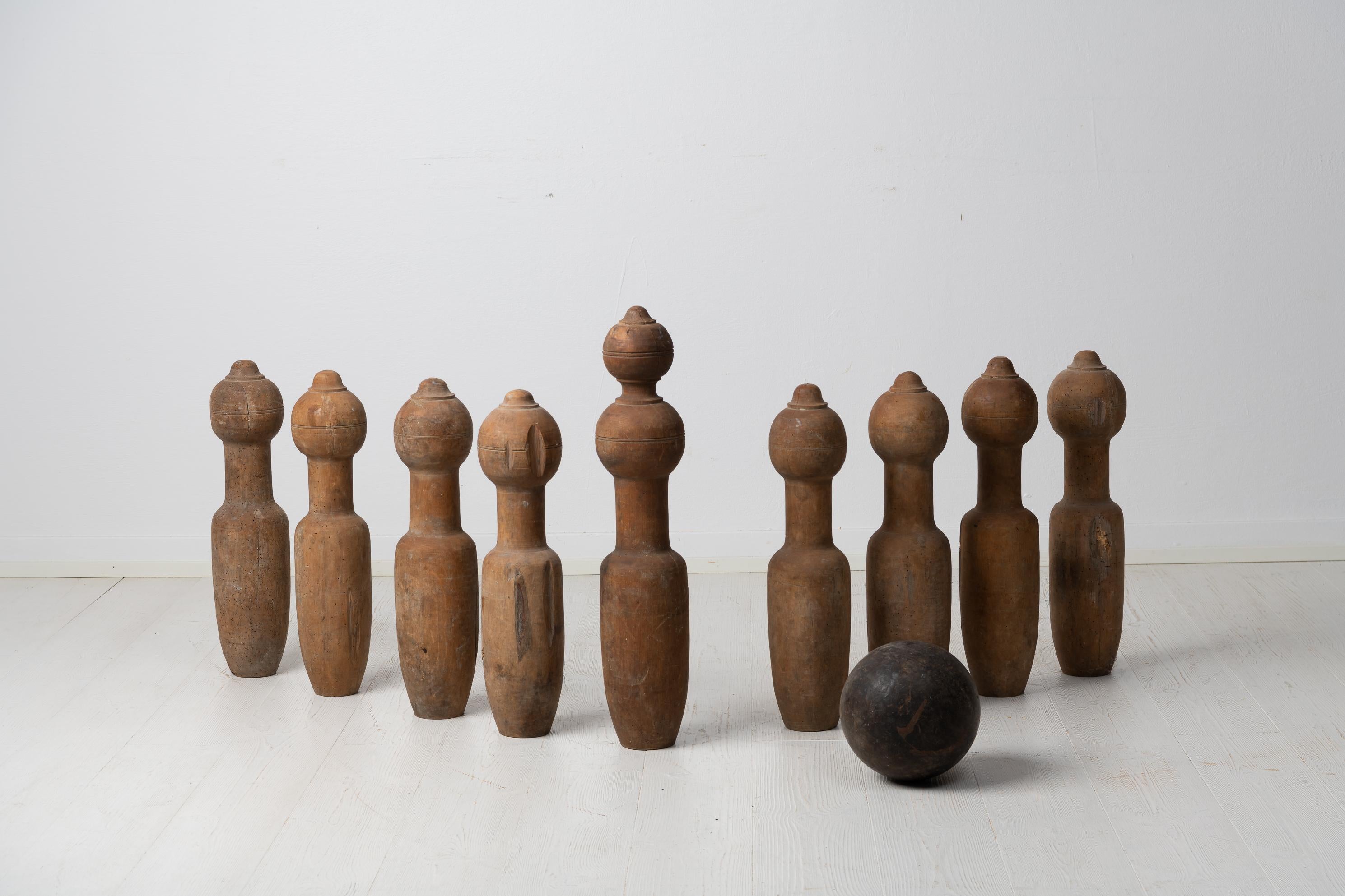 Swedish antique bowling set from the mid 19th century, around 1850. The set, a skittles or ninepins game as it’s also known, has nine pins in pine and one ball. The large pin is called ”the German” and measures 58 cm tall, the other eight are 47 cm