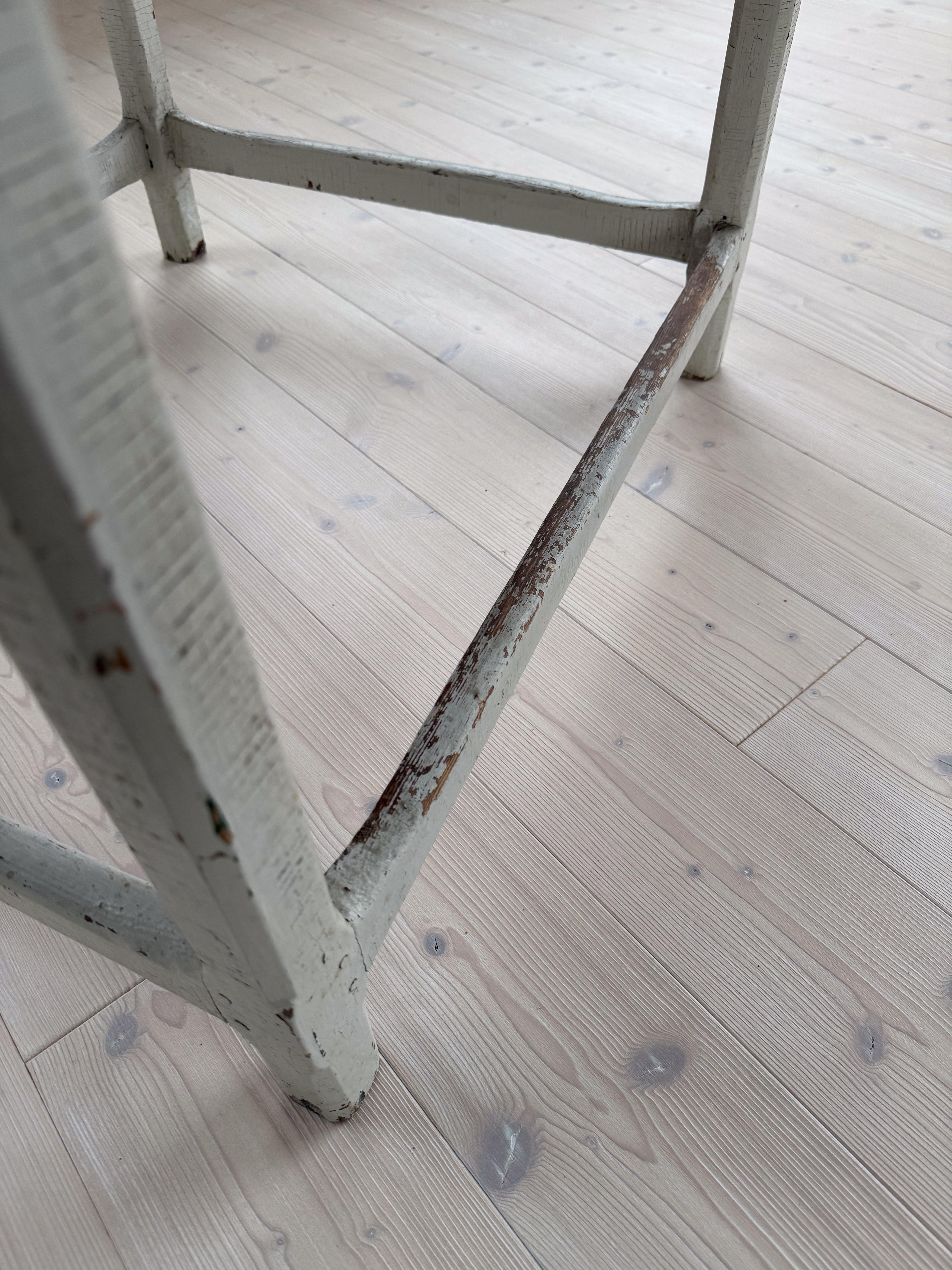 Ancienne table suédoise primitive d'art populaire du 19e siècle en vente 2