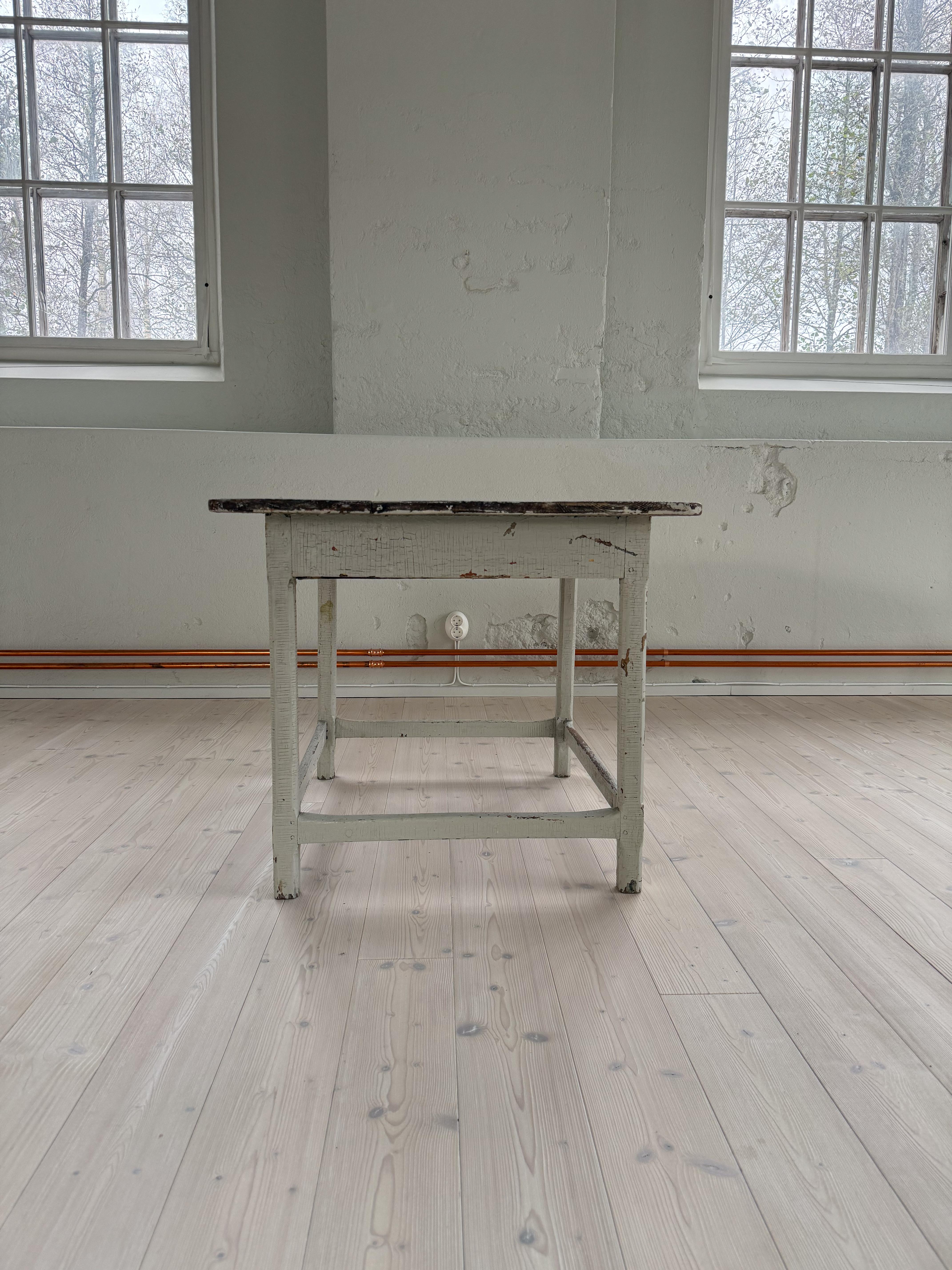 Ancienne table suédoise primitive d'art populaire du 19e siècle en vente 3