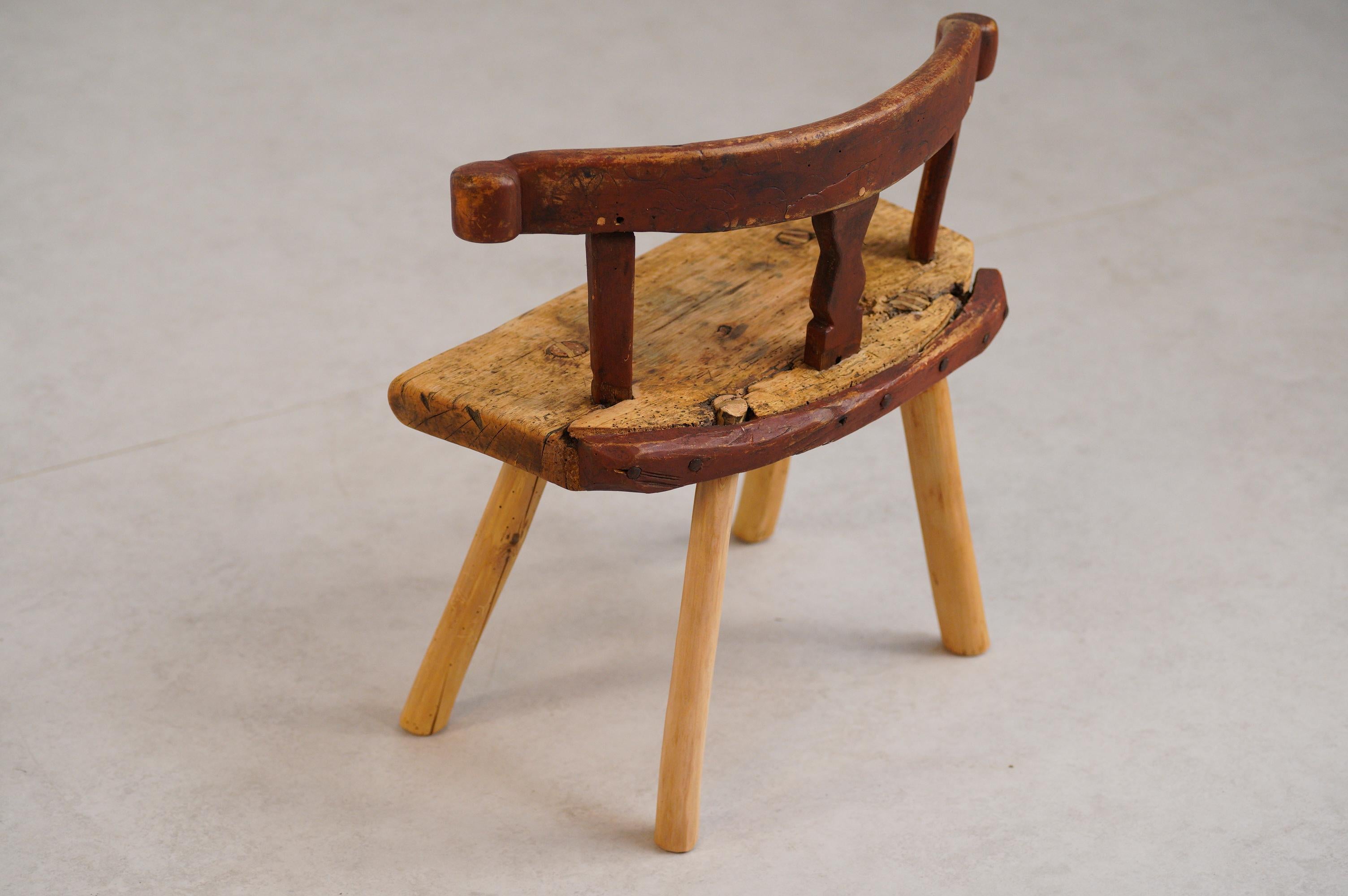 Pin Tabouret de dé Milking suédois primitif ancien en vente