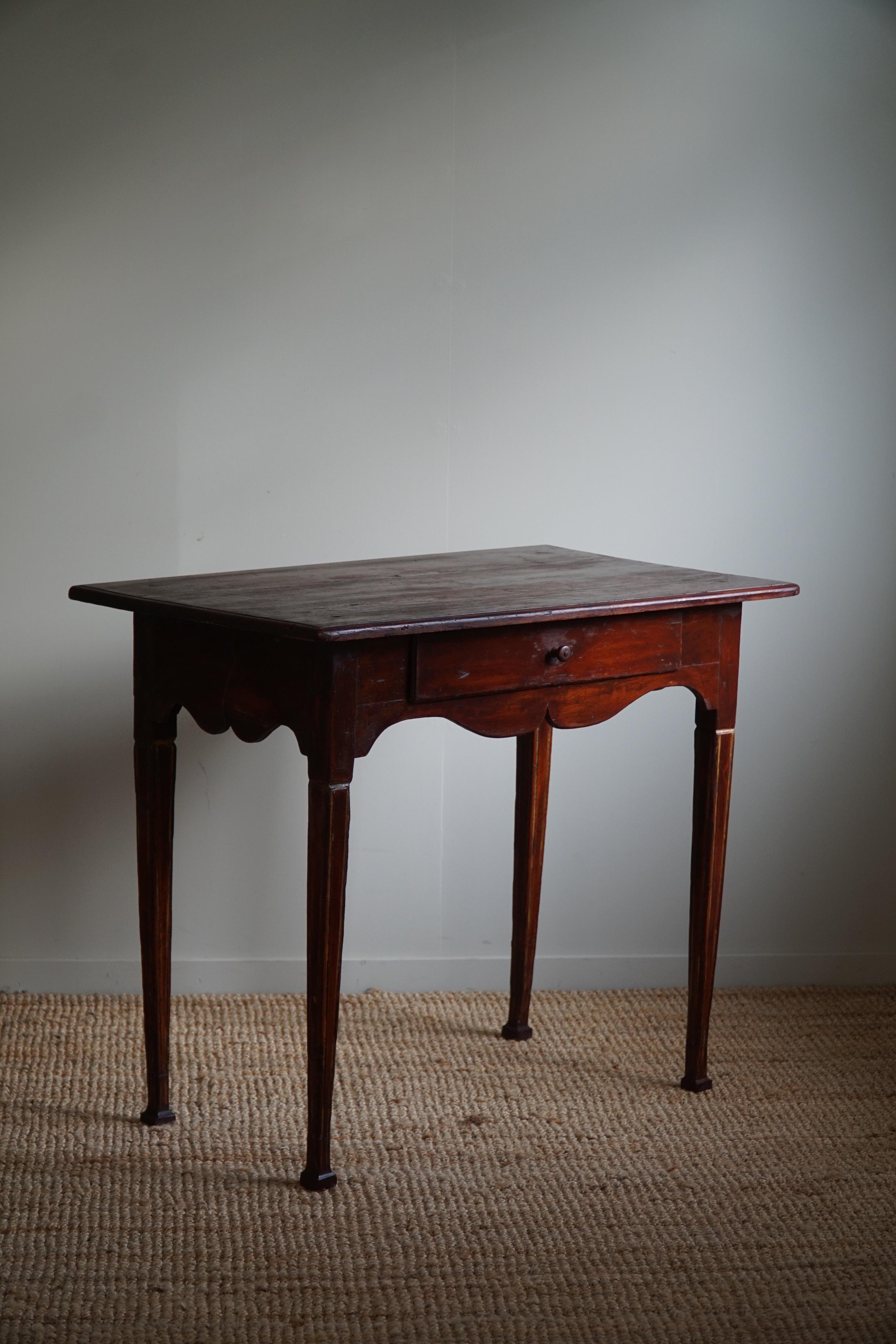 Antique Swedish Red Stained 19th Century Gustavian Pine Desk, Hand Crafted  For Sale 2