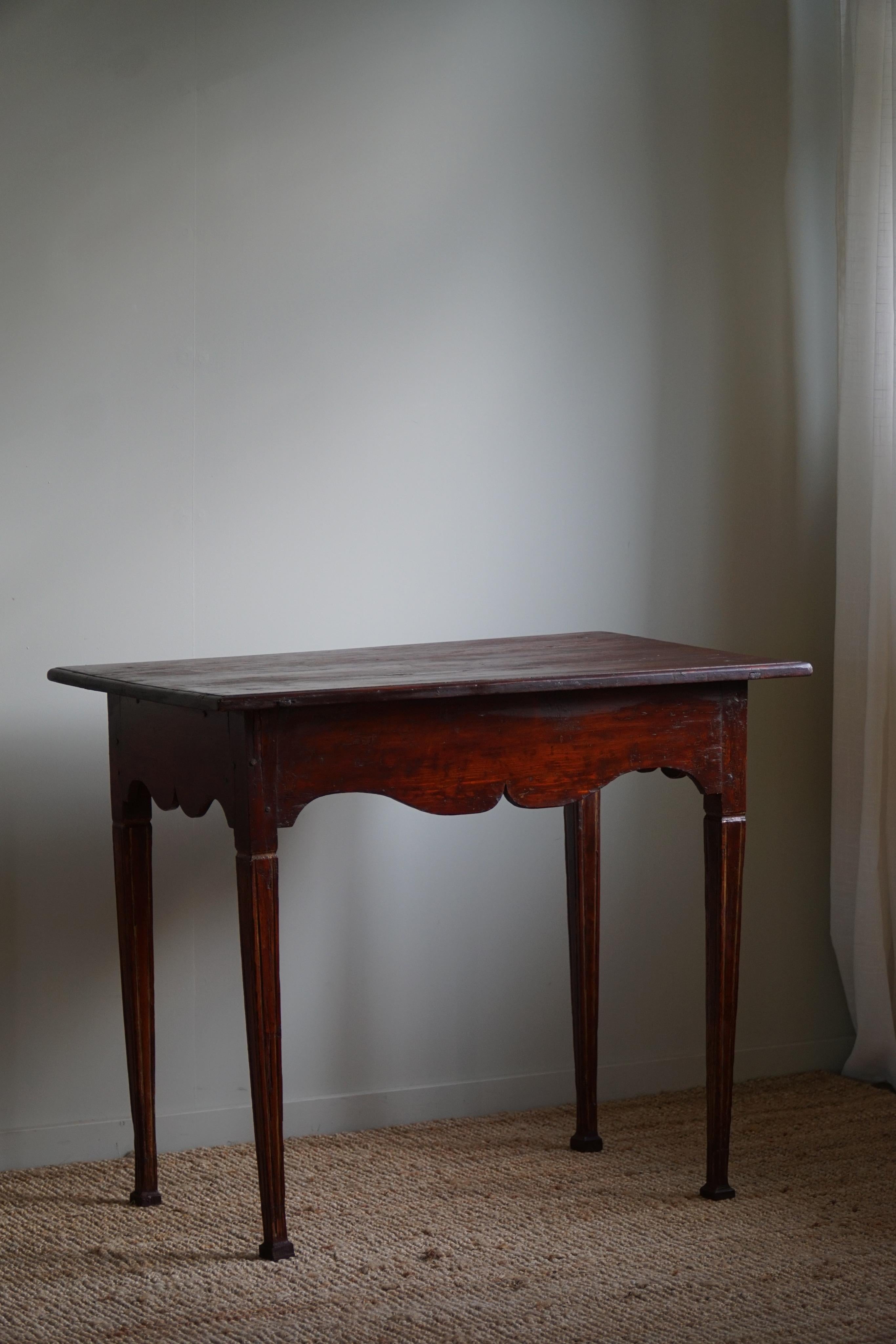 Antique Swedish Red Stained 19th Century Gustavian Pine Desk, Hand Crafted  For Sale 3