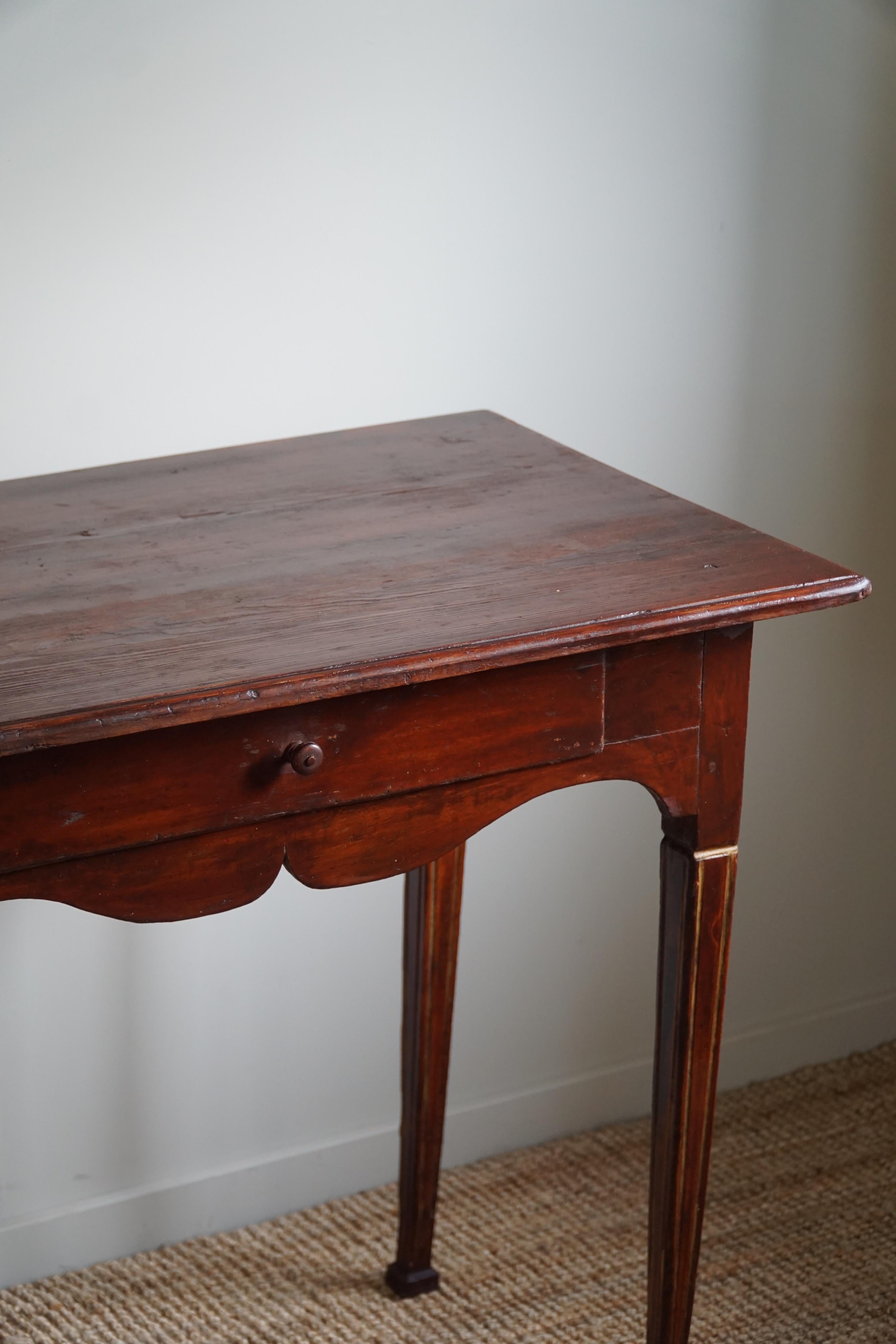Antique Swedish Red Stained 19th Century Gustavian Pine Desk, Hand Crafted  For Sale 4