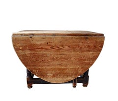 Antico tavolo rococò svedese con foglie a goccia