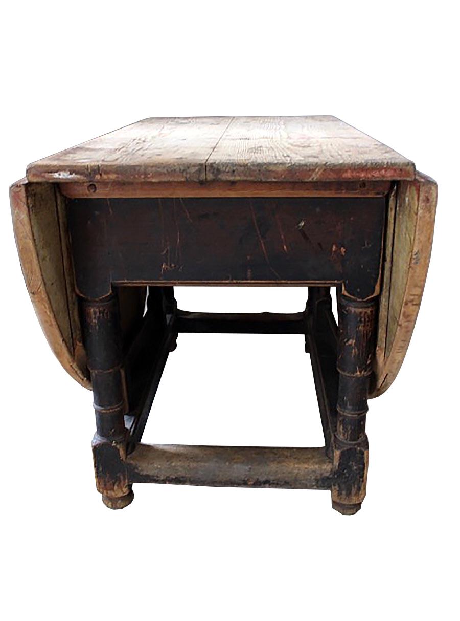 Antique Swedish Rococo Drop-Leaf Table In Fair Condition In Tetbury, Gloucestershire