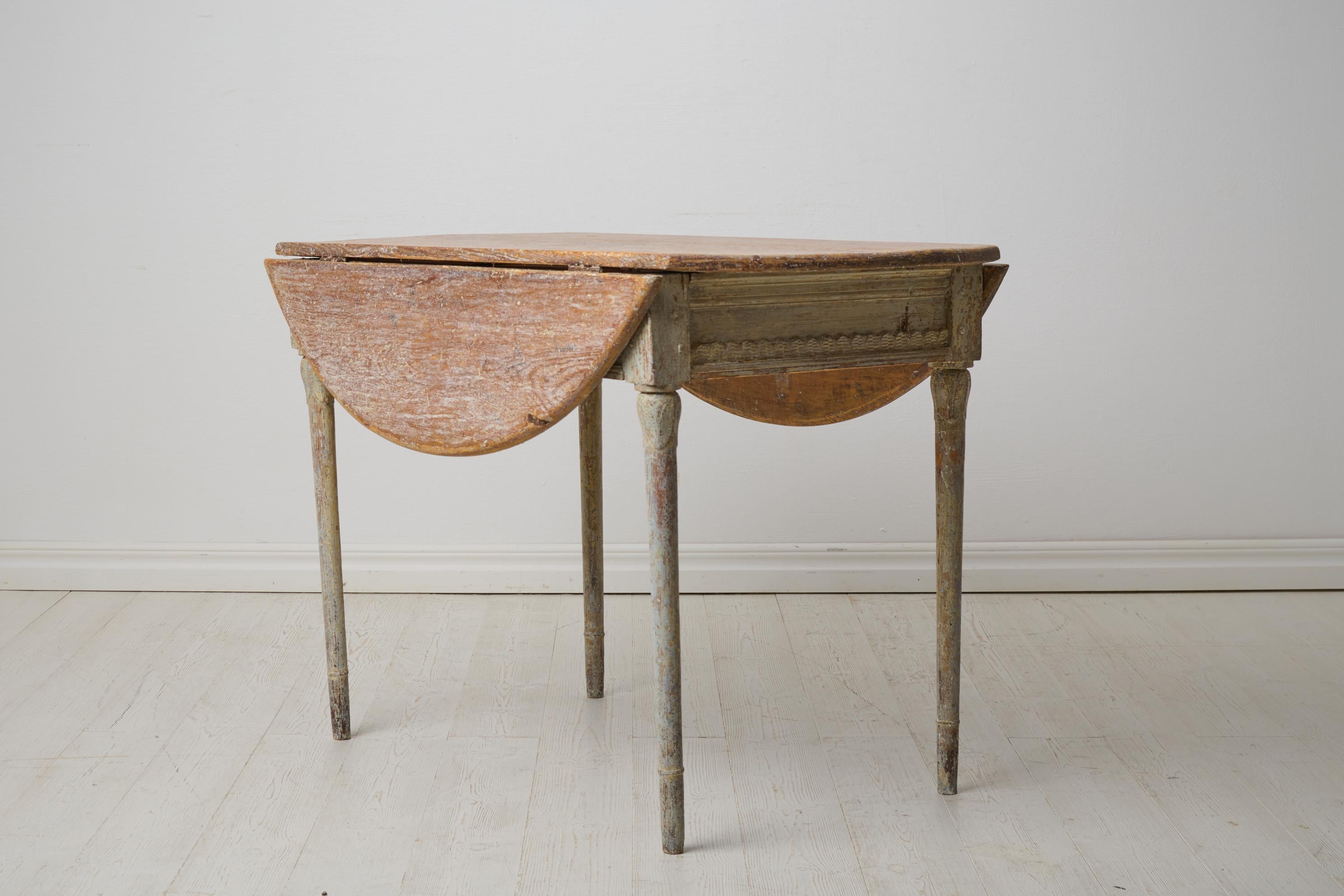 Hand-Crafted Antique Swedish Round Drop-Leaf Dining Table from the Gustavian Period For Sale
