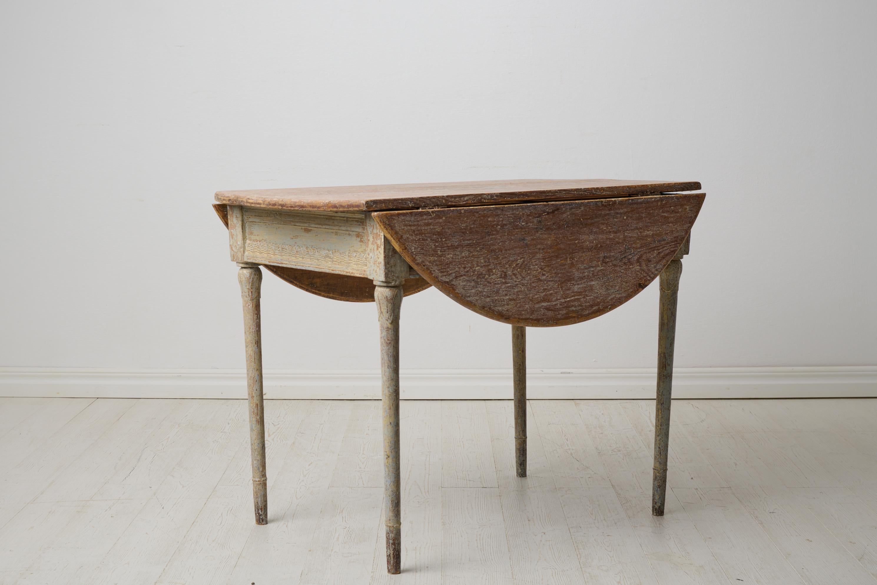 19th Century Antique Swedish Round Drop-Leaf Dining Table from the Gustavian Period For Sale