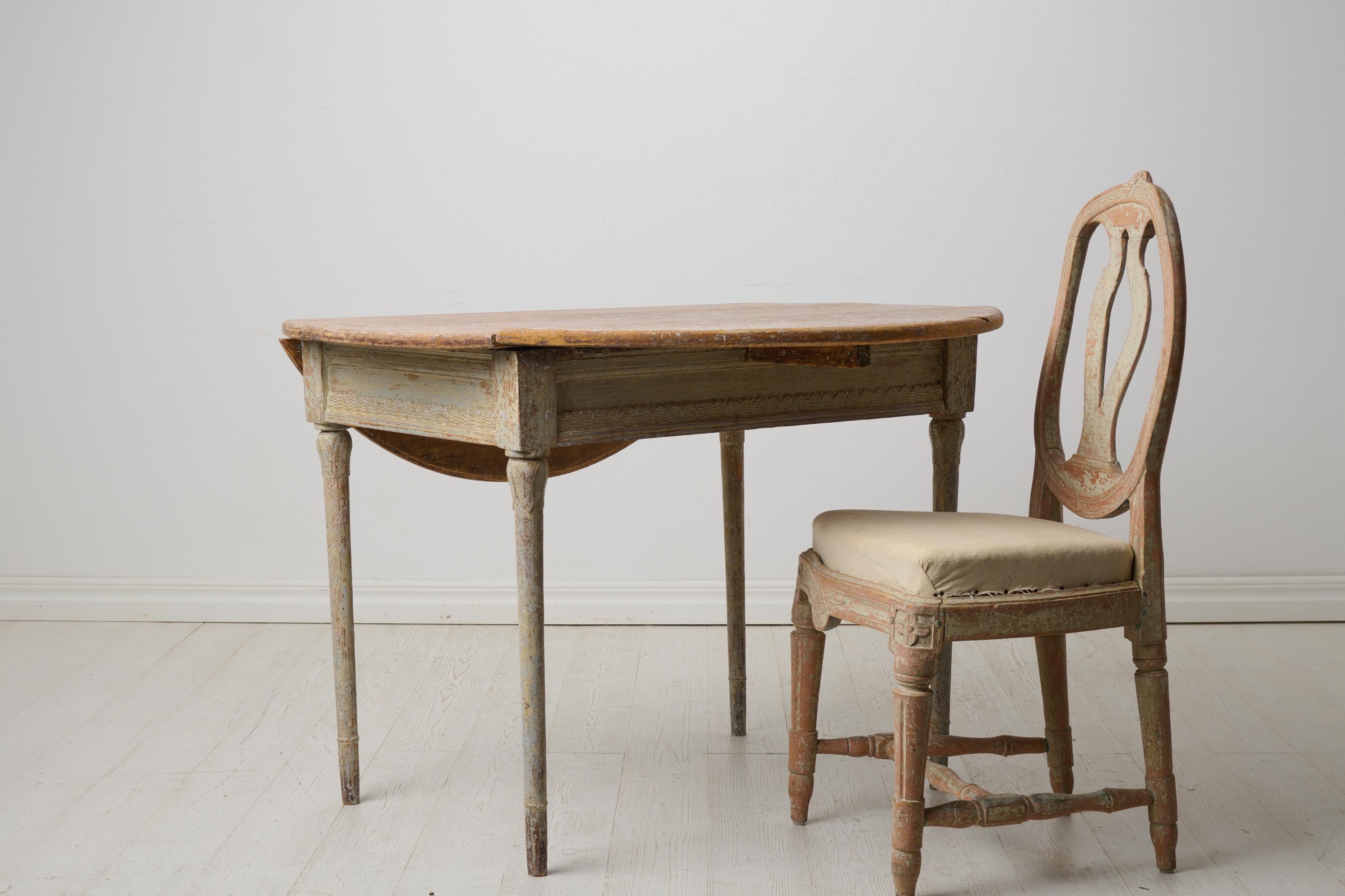 Pine Antique Swedish Round Drop-Leaf Dining Table from the Gustavian Period For Sale