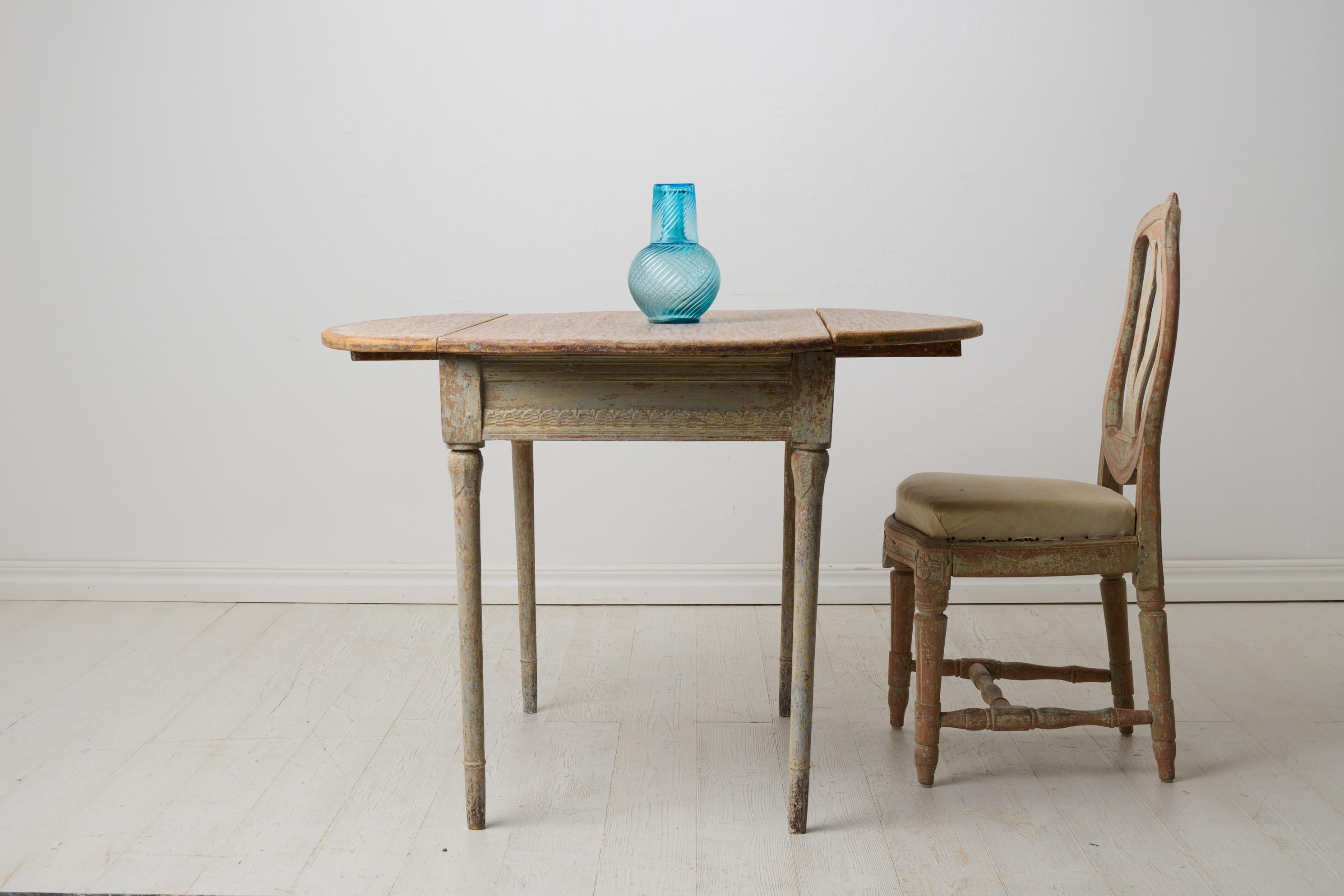 Antique Swedish Round Drop-Leaf Dining Table from the Gustavian Period For Sale 1