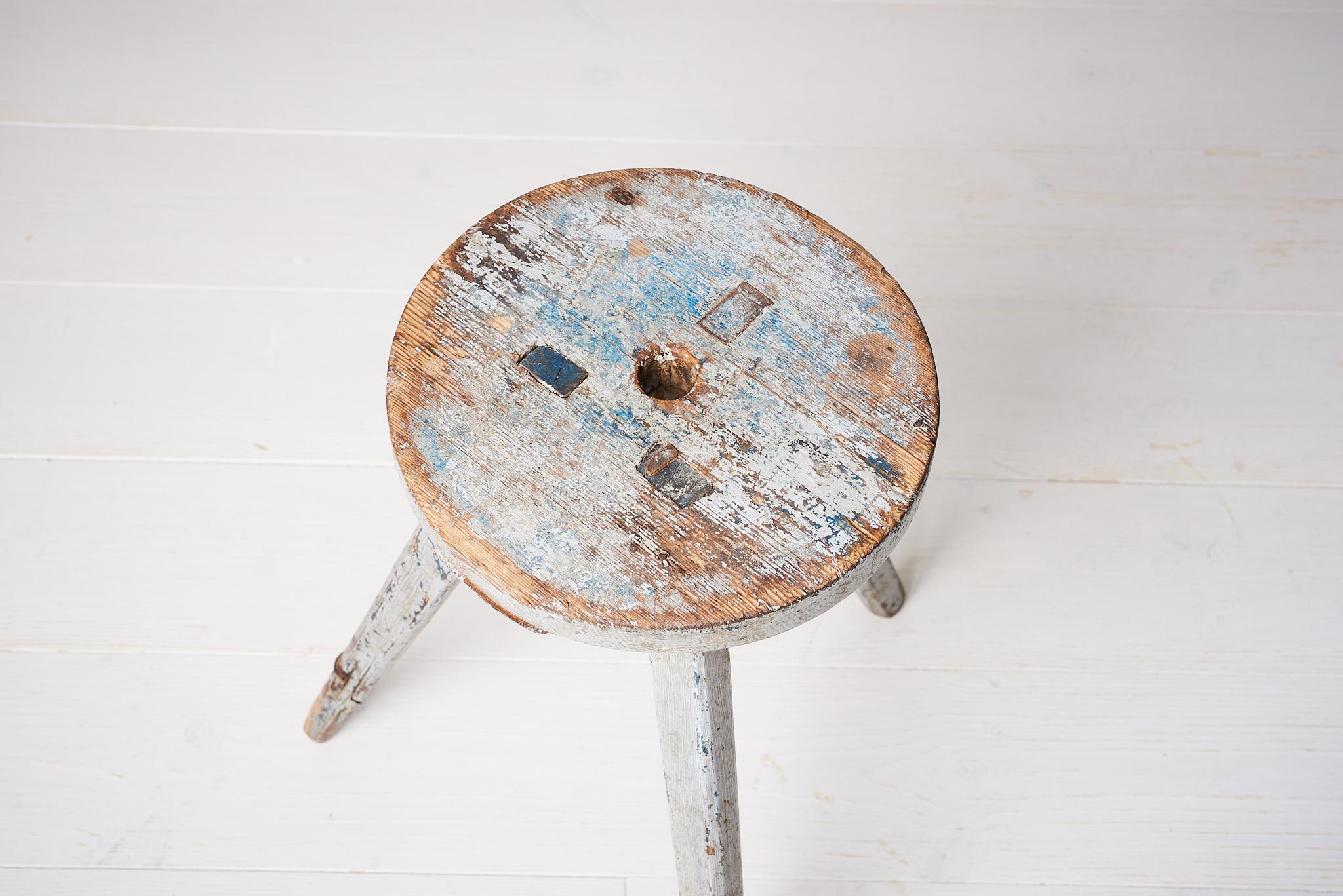 Antique Swedish Rustic Folk Art Stool In Good Condition For Sale In Kramfors, SE