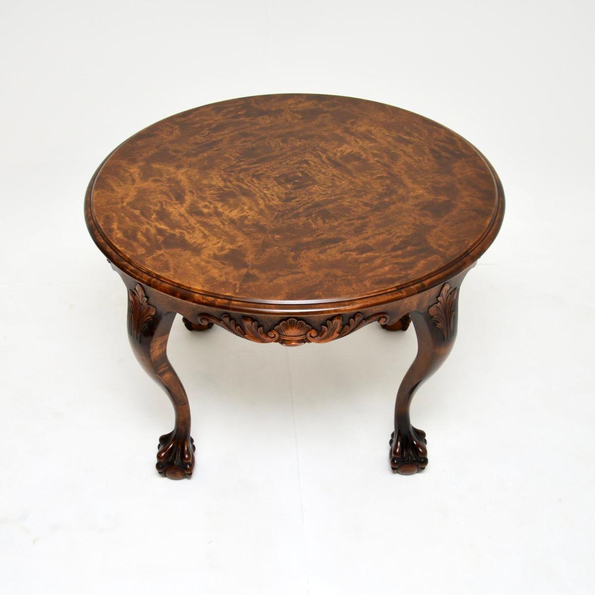 Chippendale Table basse suédoise ancienne en bouleau satiné en vente