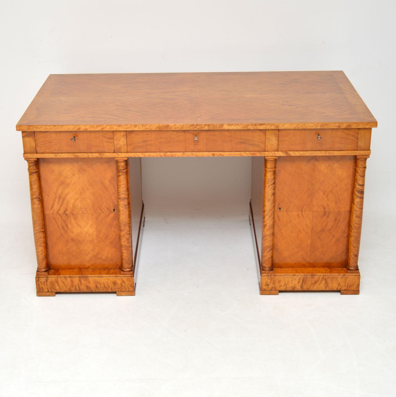 Antique Swedish satin birch pedestal desk which is finished off & polished just as nicely on the back. It’s Biedermeier style, a lovely blond color & dates to circa 1920s period. This desk is very Fine quality, in excellent condition & has just been