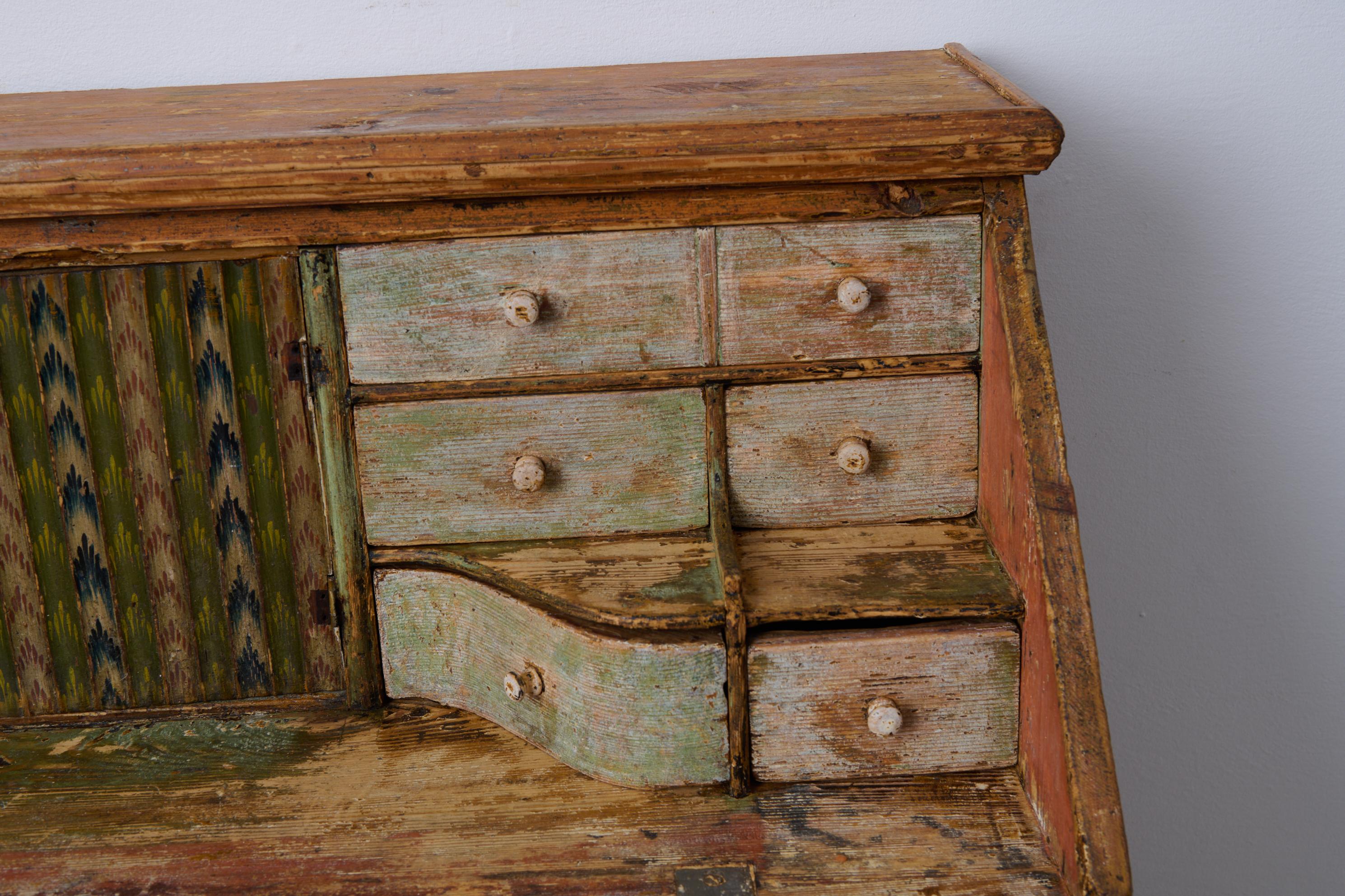 Ancien bureau secrétaire suédois, meuble de campagne fait à la main avec peinture d'origine en vente 4