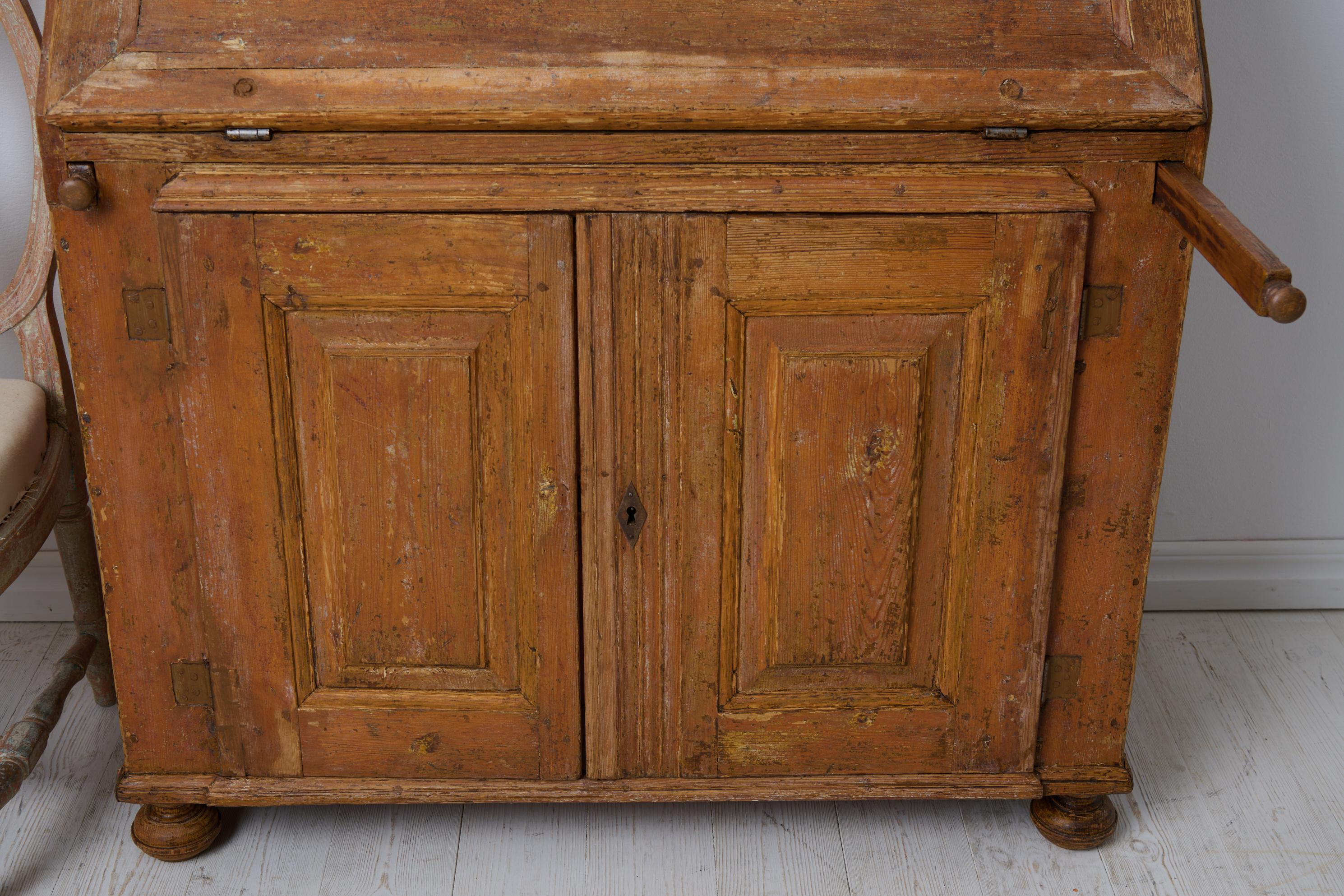 Ancien bureau secrétaire suédois, meuble de campagne fait à la main avec peinture d'origine en vente 6