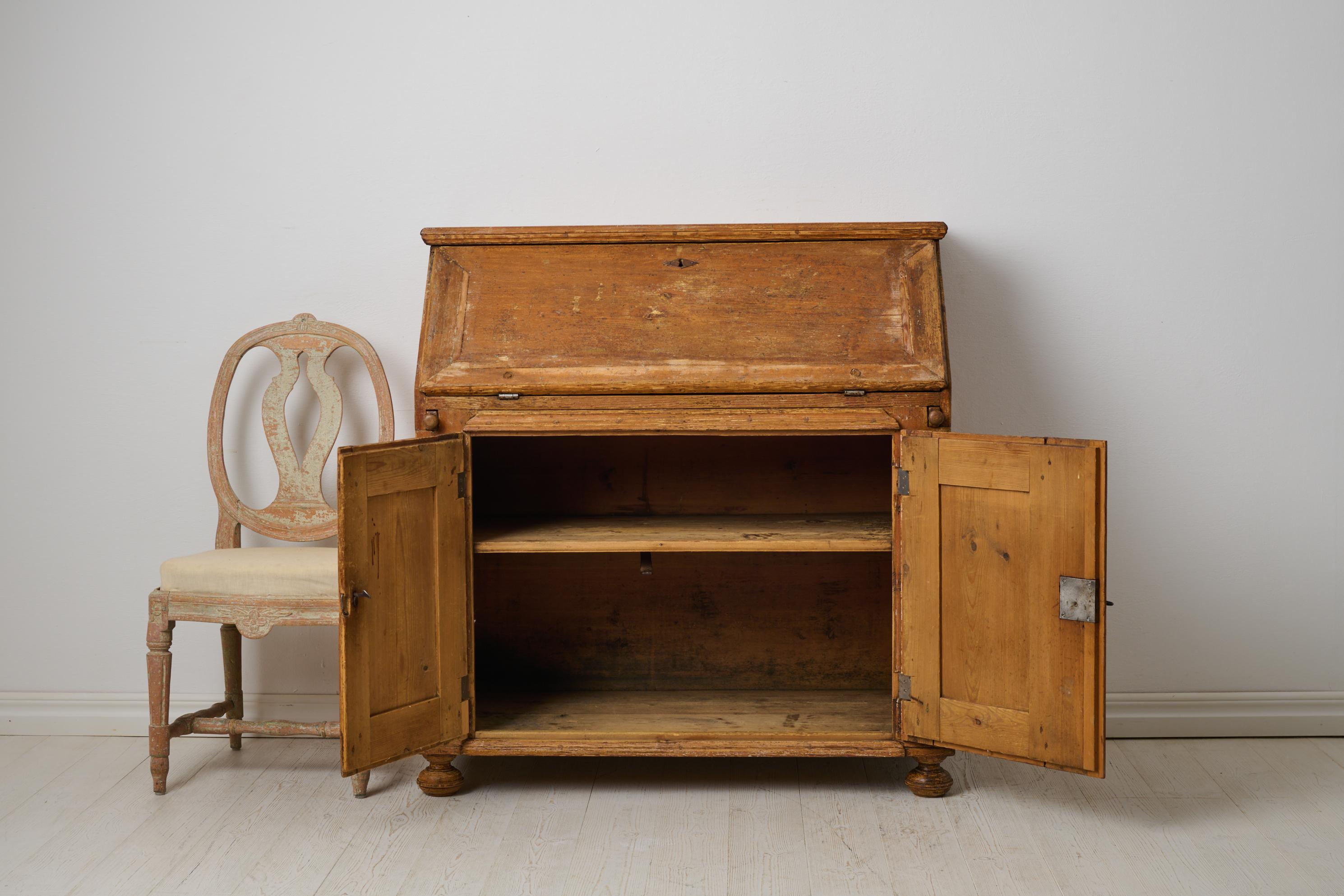 Country Ancien bureau secrétaire suédois, meuble de campagne fait à la main avec peinture d'origine en vente