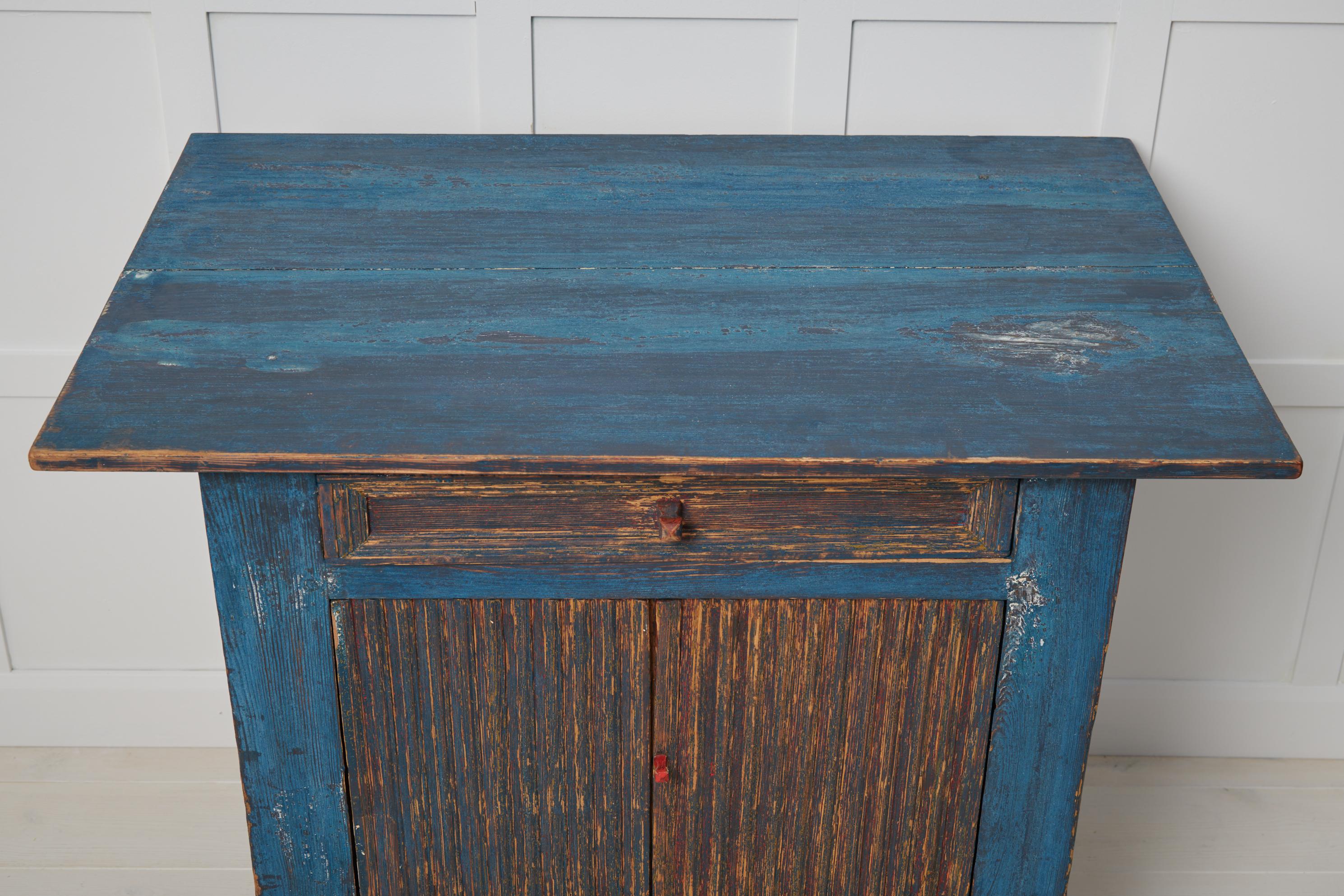 Antiguo Aparador Sueco Pequeño de Arte Popular Azul en venta 3